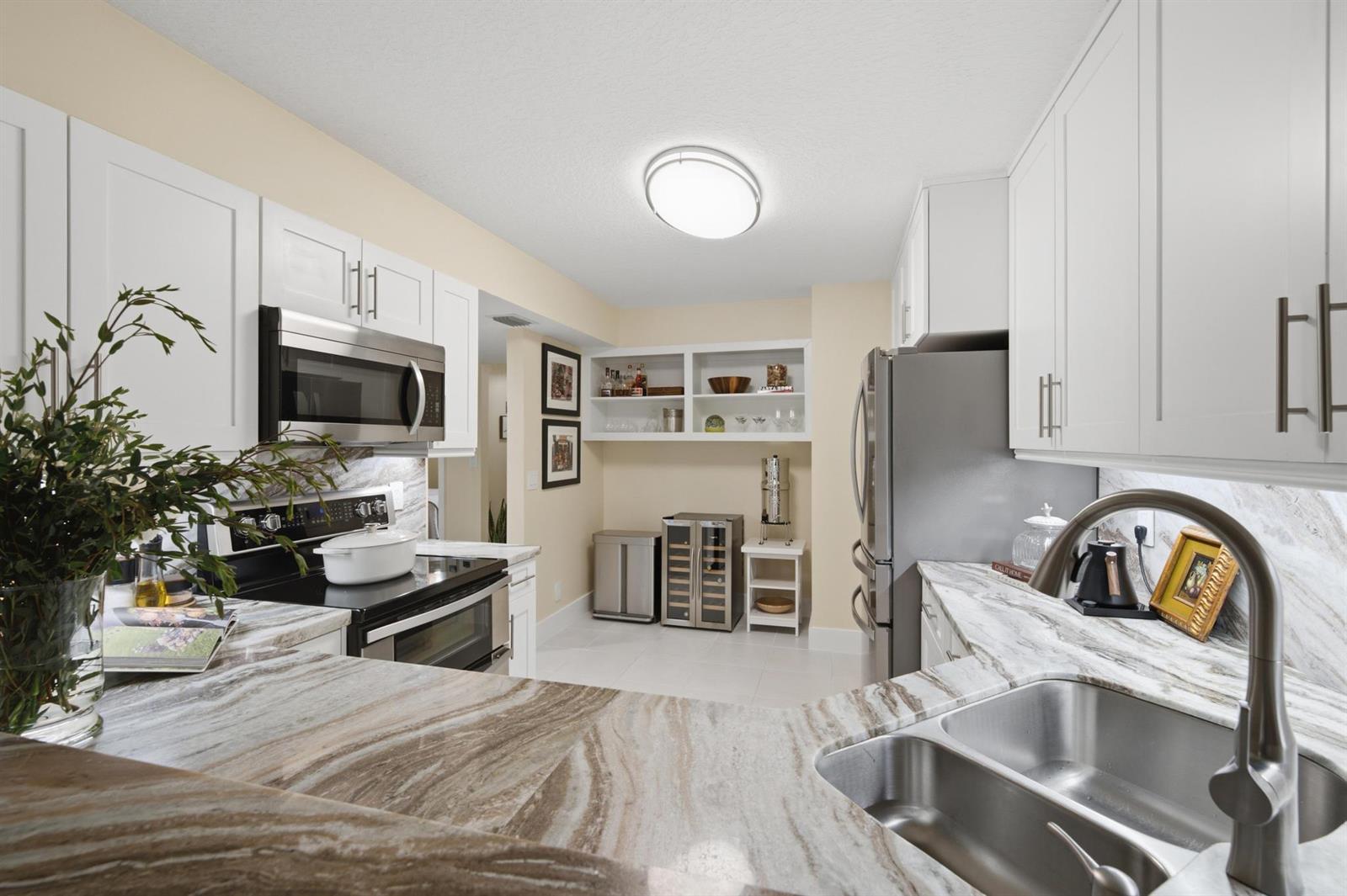 7232 FAIRFAX Drive # 205, Tamarac FL 33321 photo 3