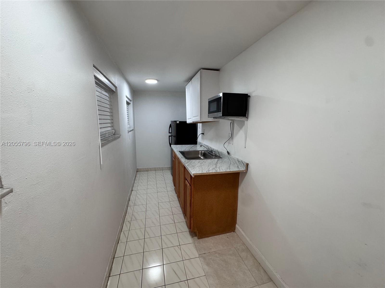 719 Glenn Pkwy, Hollywood FL 33021 photo 2