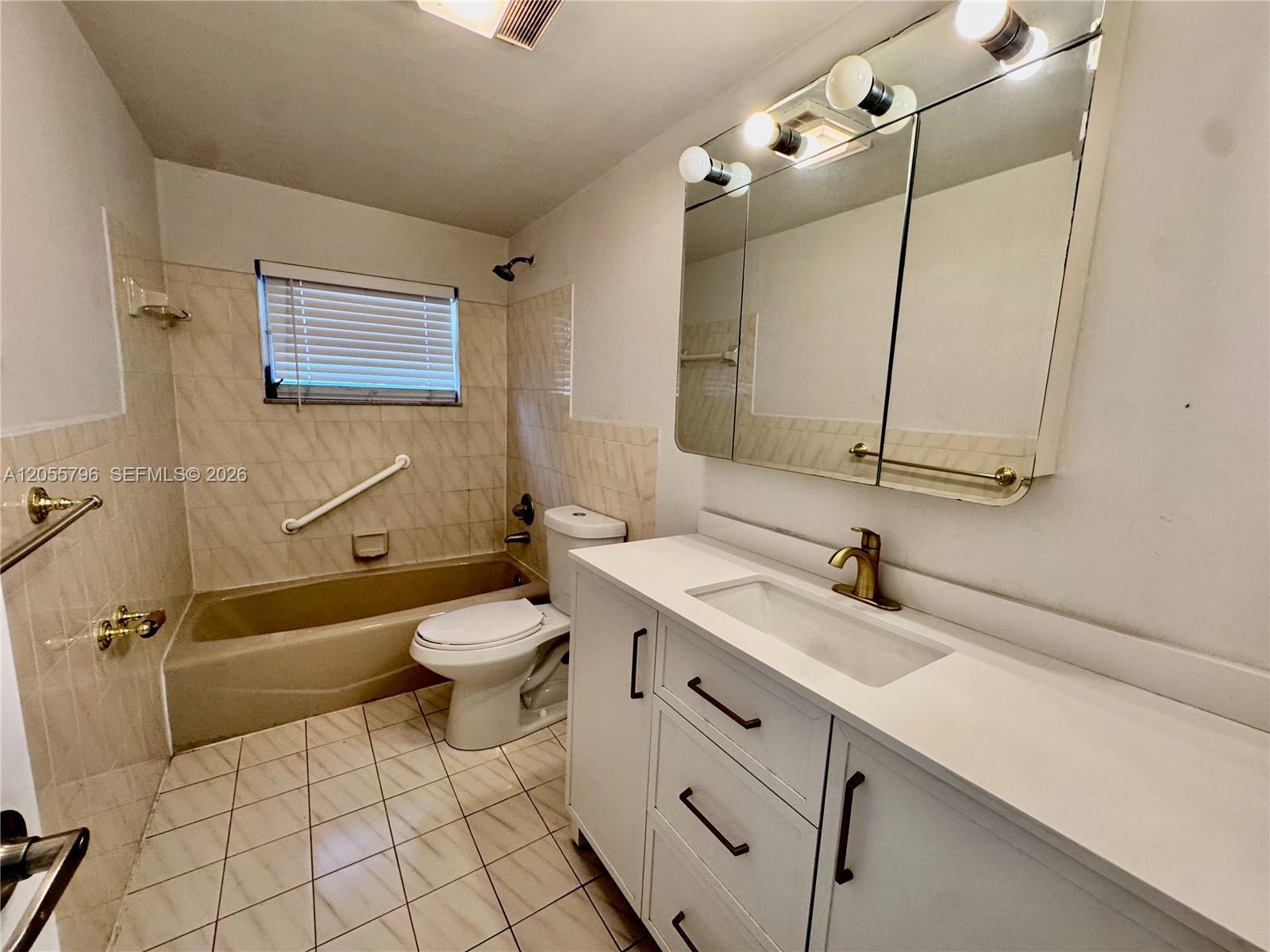 719 Glenn Pkwy, Hollywood FL 33021 photo 3