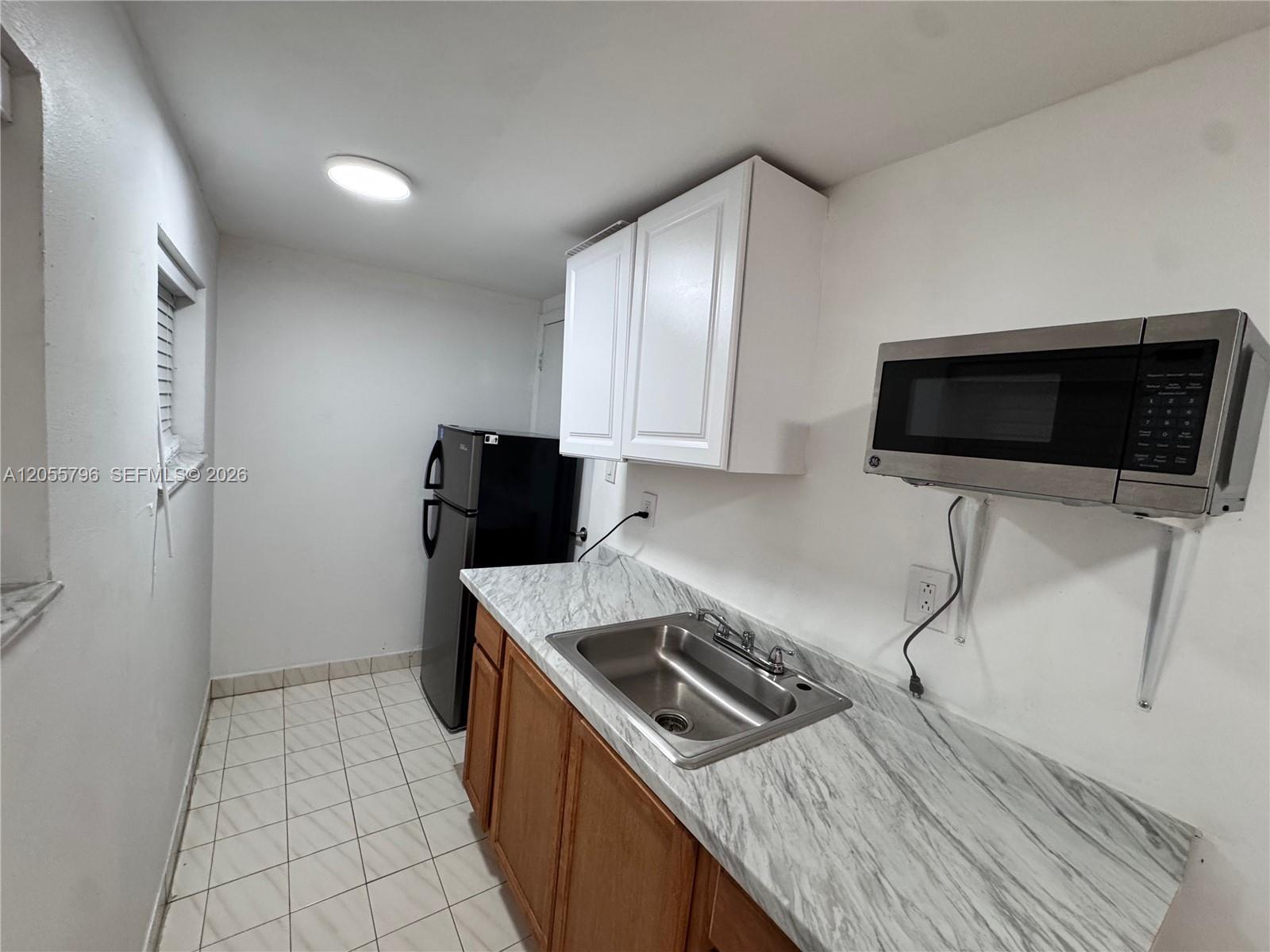 719 Glenn Pkwy, Hollywood FL 33021 photo 4