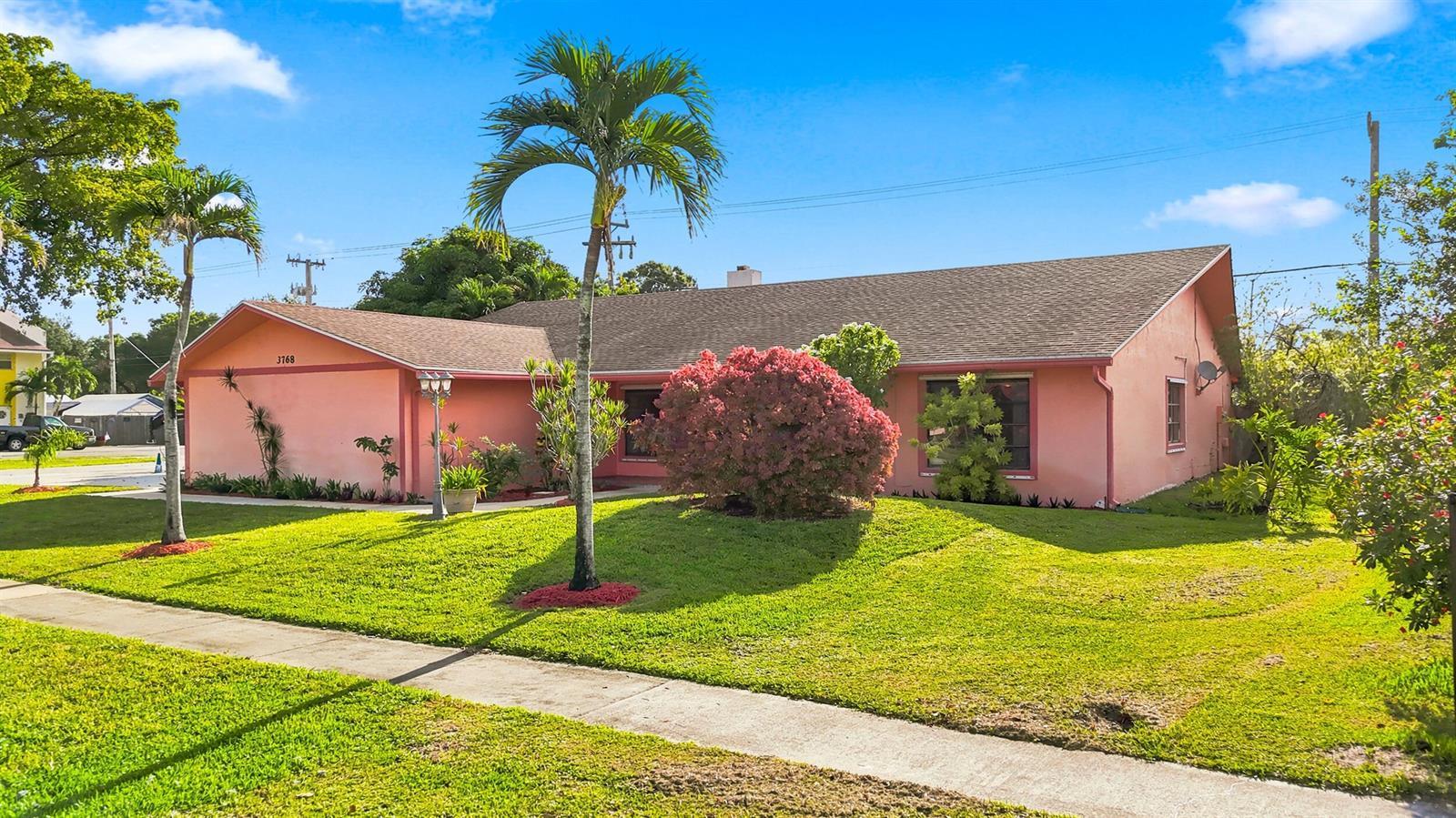 3768 Pinehurst Drive, Lake Worth FL 33467 photo 2