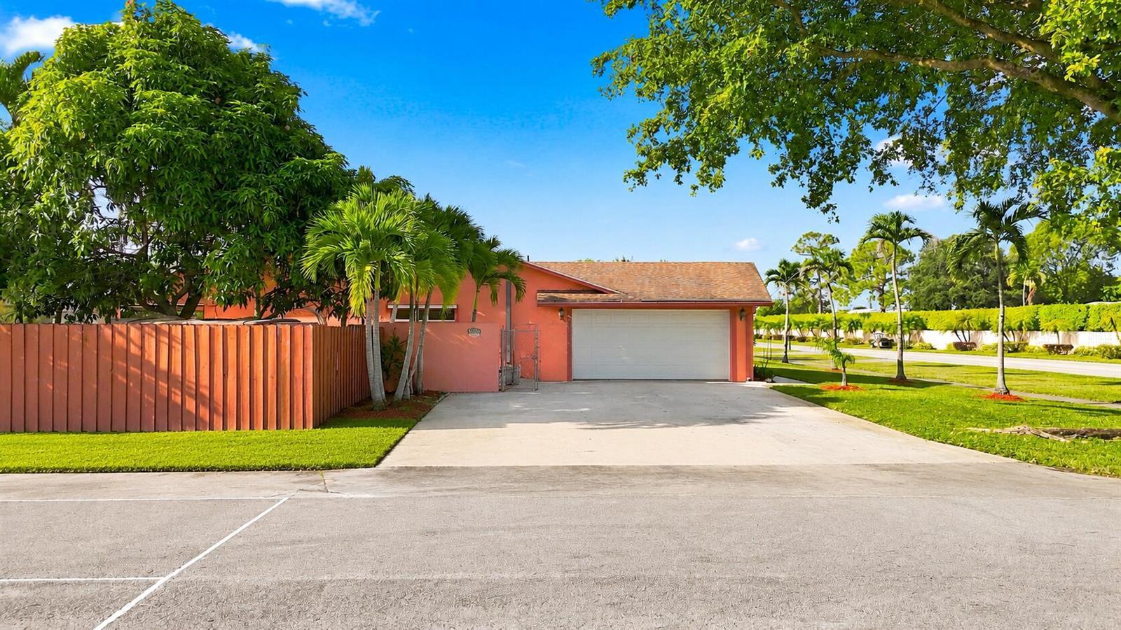 3768 Pinehurst Drive, Lake Worth FL 33467 photo 4