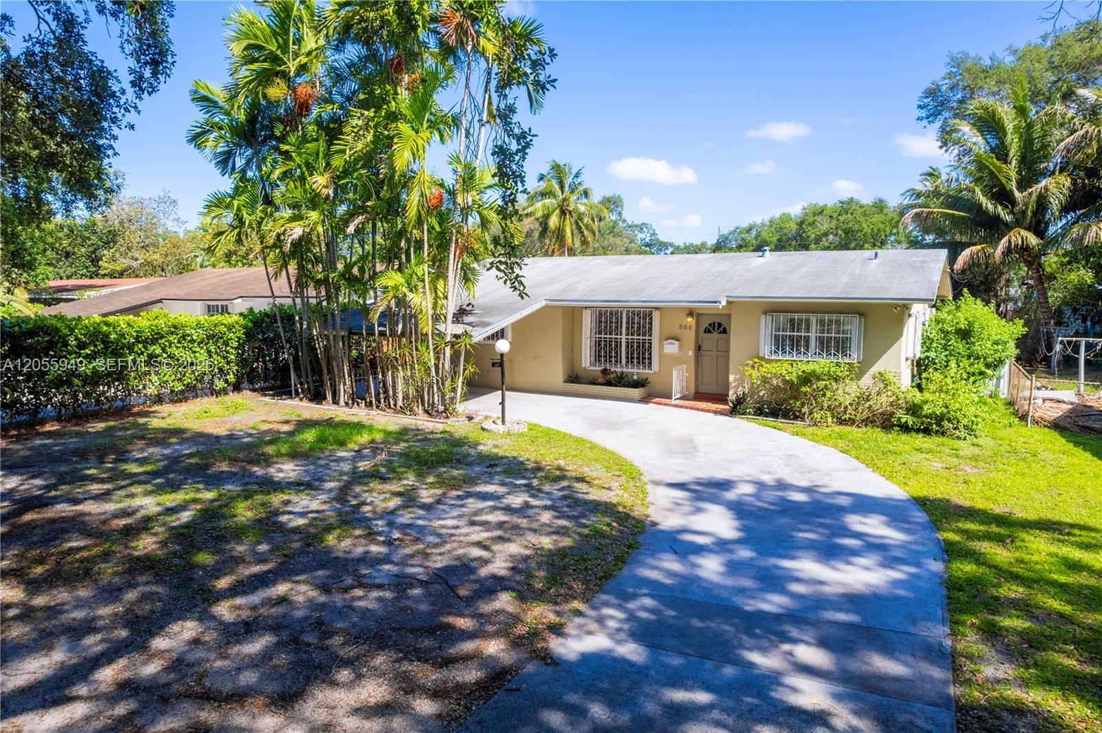 565 NE 160th Ter, Miami FL 33162