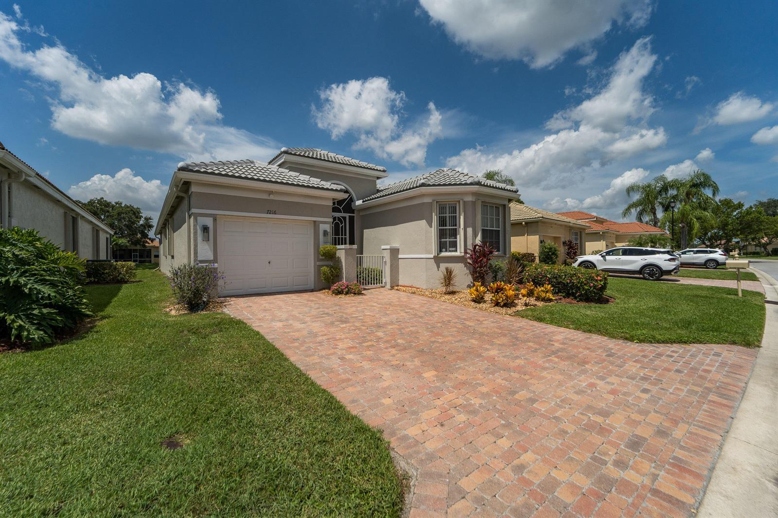 7216 Cataluna Circle, Delray Beach FL 33446 photo 2