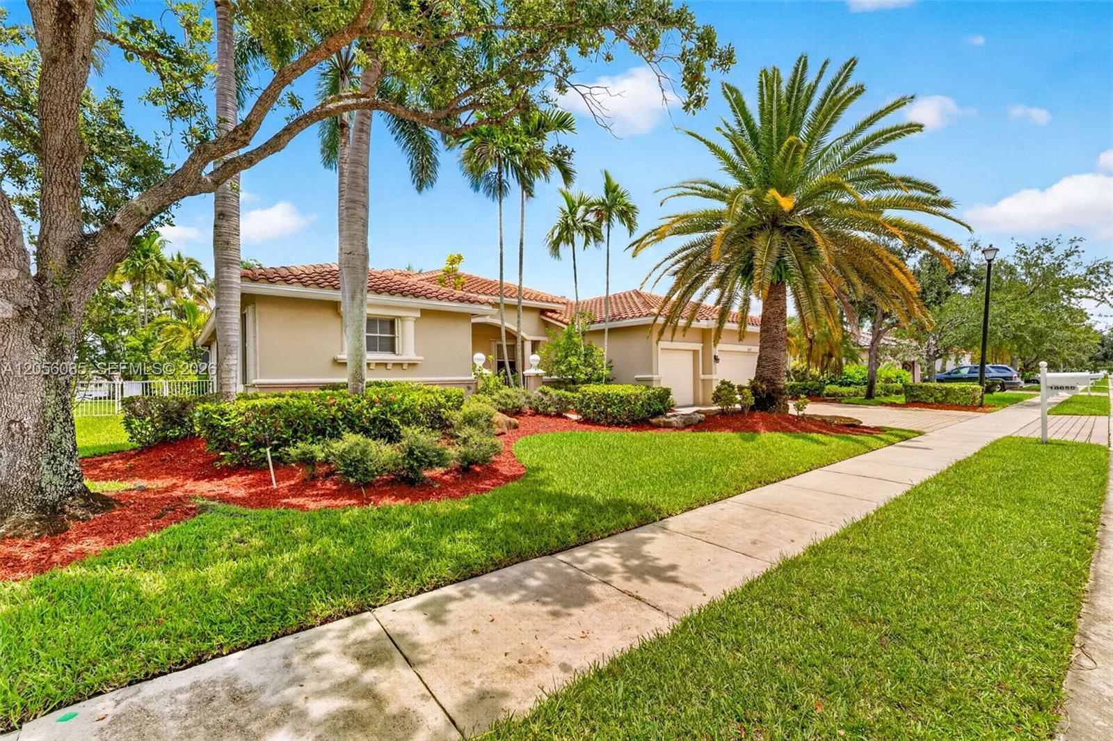 18659 SW 12th St, Pembroke Pines FL 33029 photo 2