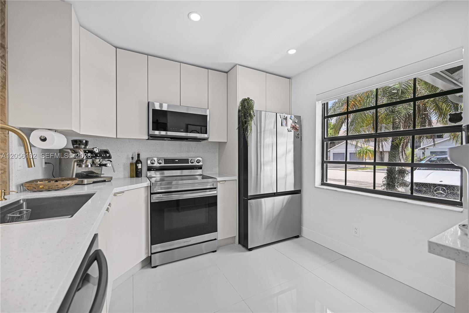 10372 NW 3rd St, Pembroke Pines FL 33026 photo 3