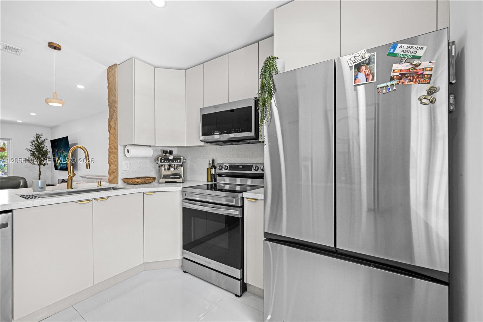 10372 NW 3rd St, Pembroke Pines FL 33026 photo 5