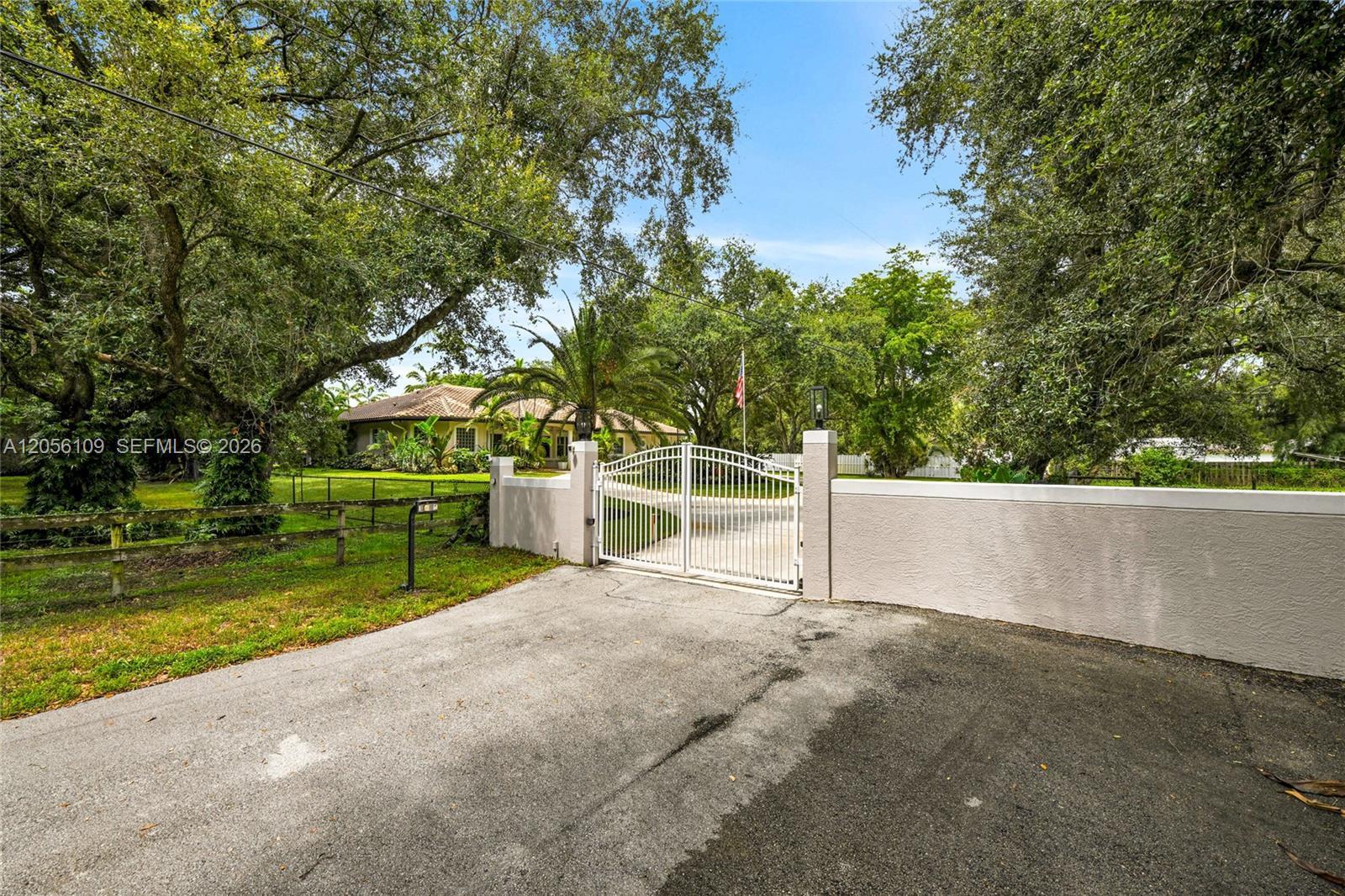 11070 SW 52nd Ct, Davie FL 33328 photo 2