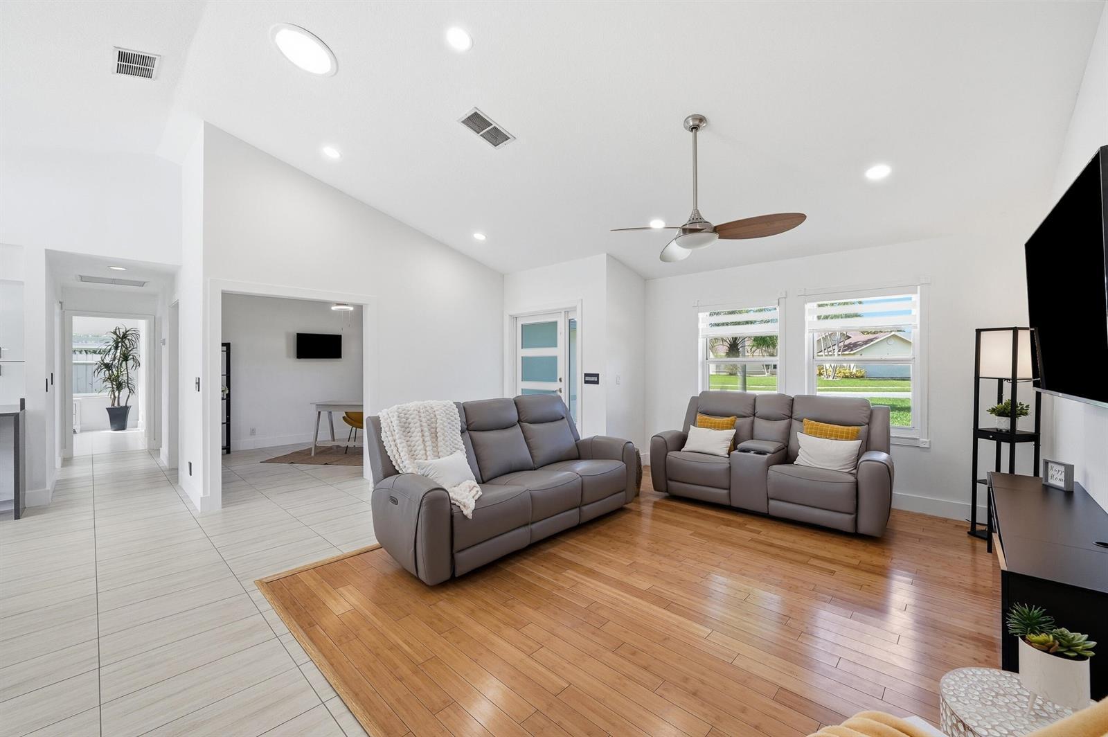 25 CEDAR Circle, Boynton Beach FL 33436 photo 3