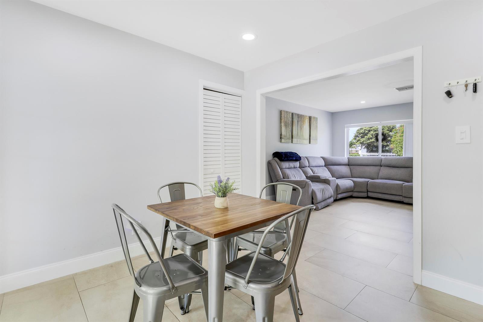 2488 Pineway Drive, West Palm Beach FL 33415 photo 4