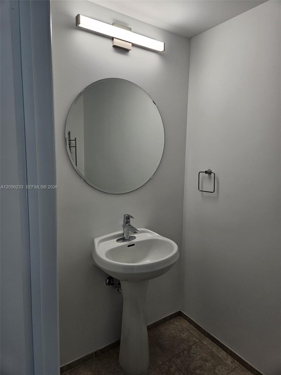 60 SW 13th St # 2810, Miami FL 33130 photo 4