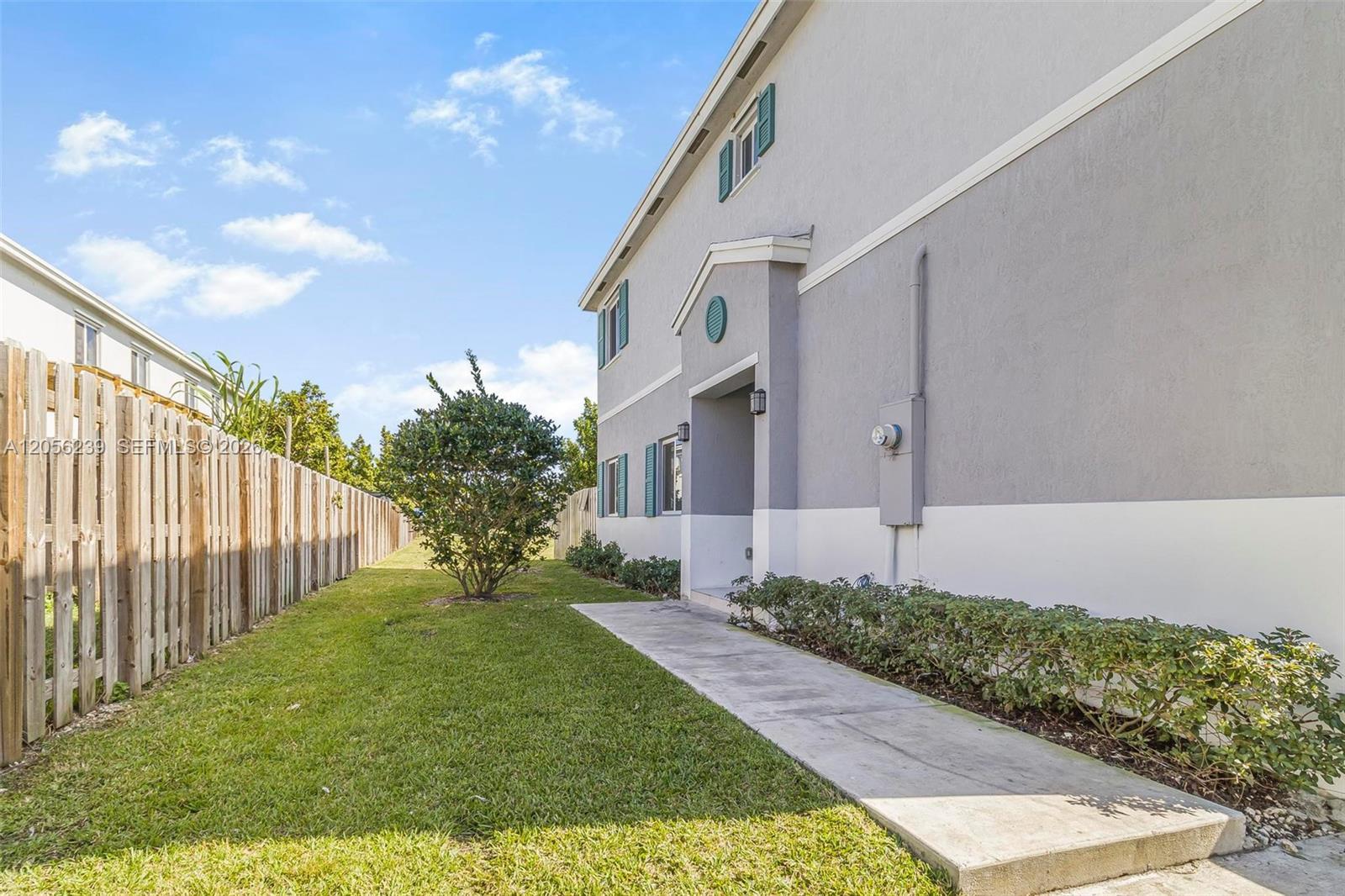 417 NW 12th Pl, Florida City FL 33034 photo 2