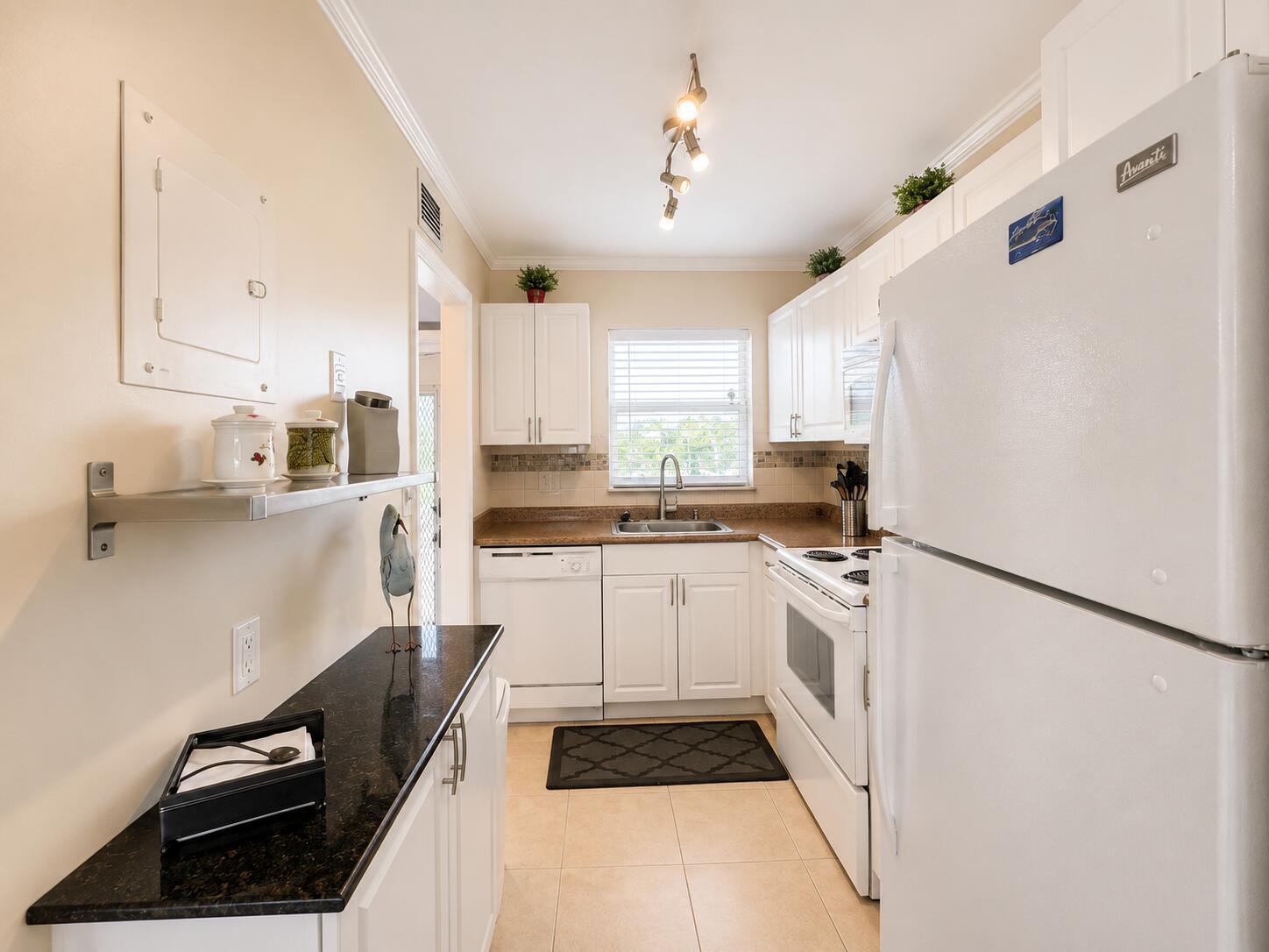 2651 SUNRISE LAKES Drive E # 310, Sunrise FL 33322 photo 2