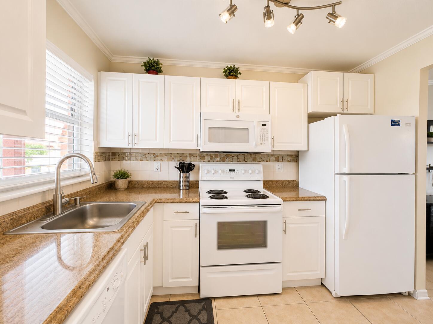 2651 SUNRISE LAKES Drive E # 310, Sunrise FL 33322 photo 3