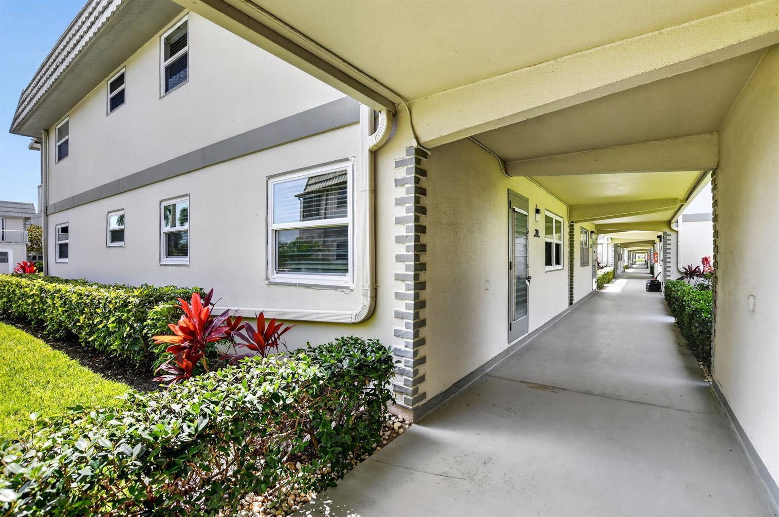 212 Monaco E, Delray Beach FL 33446 photo 2