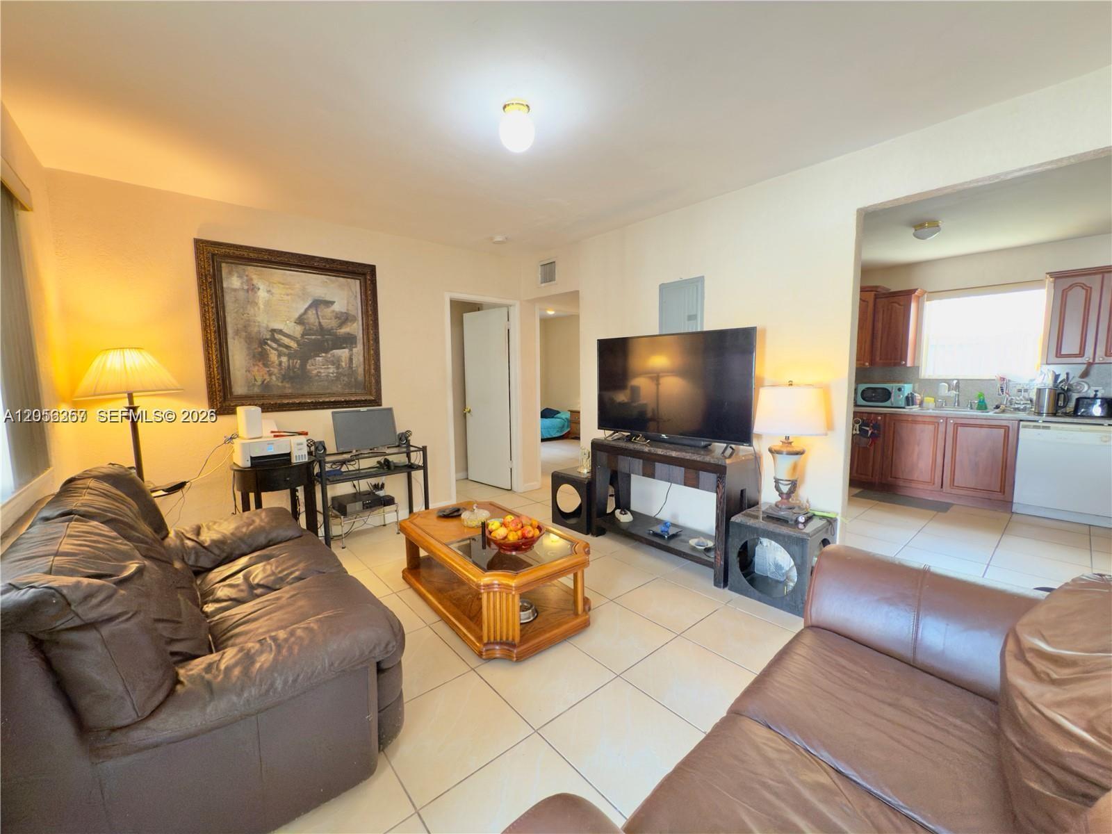 6137 Garfield St, Hollywood FL 33024 photo 2
