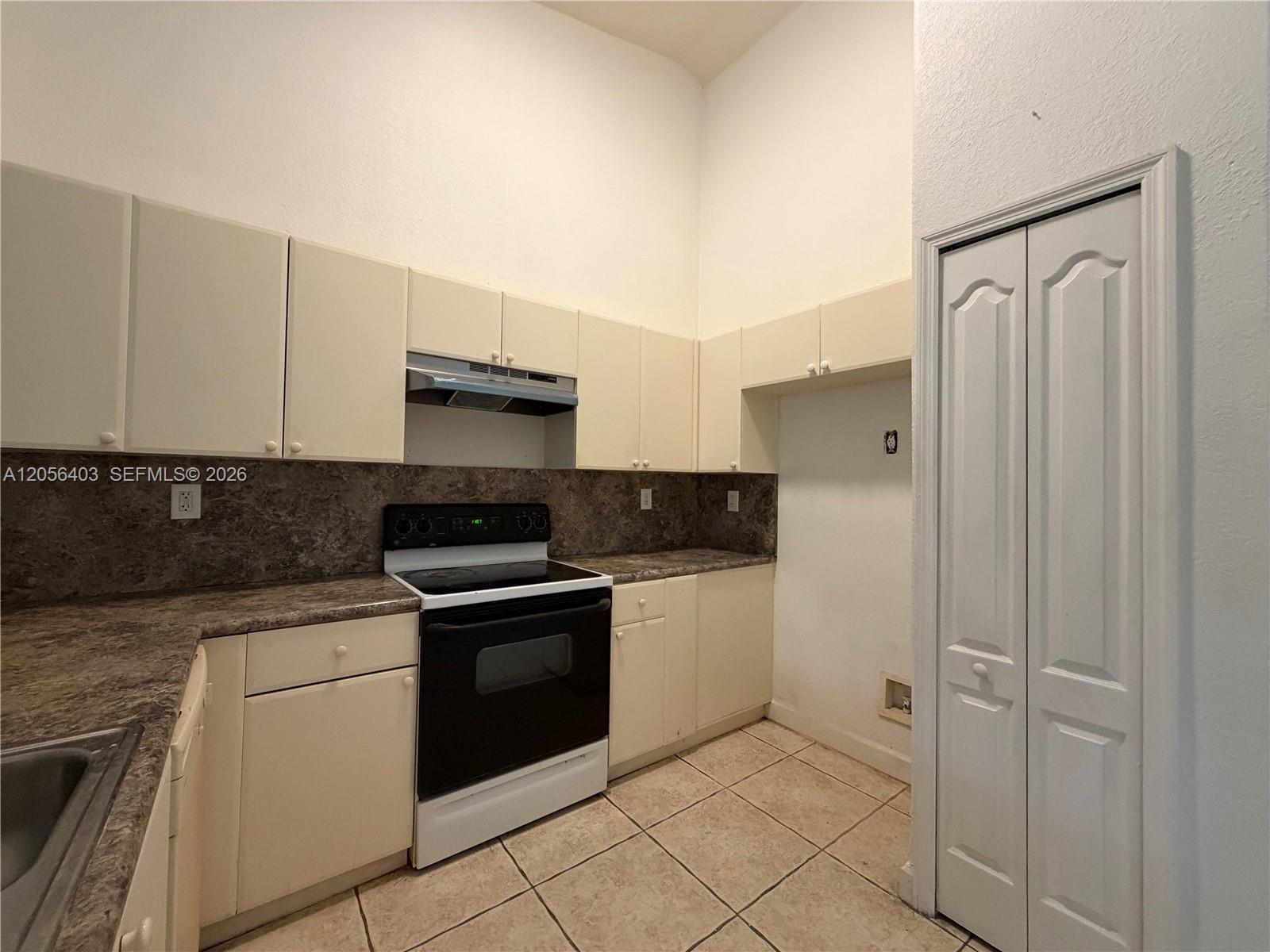 1661 SE 28th St # 204, Homestead FL 33035 photo 2