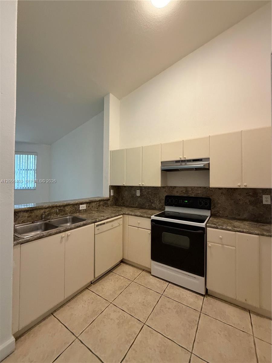 1661 SE 28th St # 204, Homestead FL 33035 photo 3