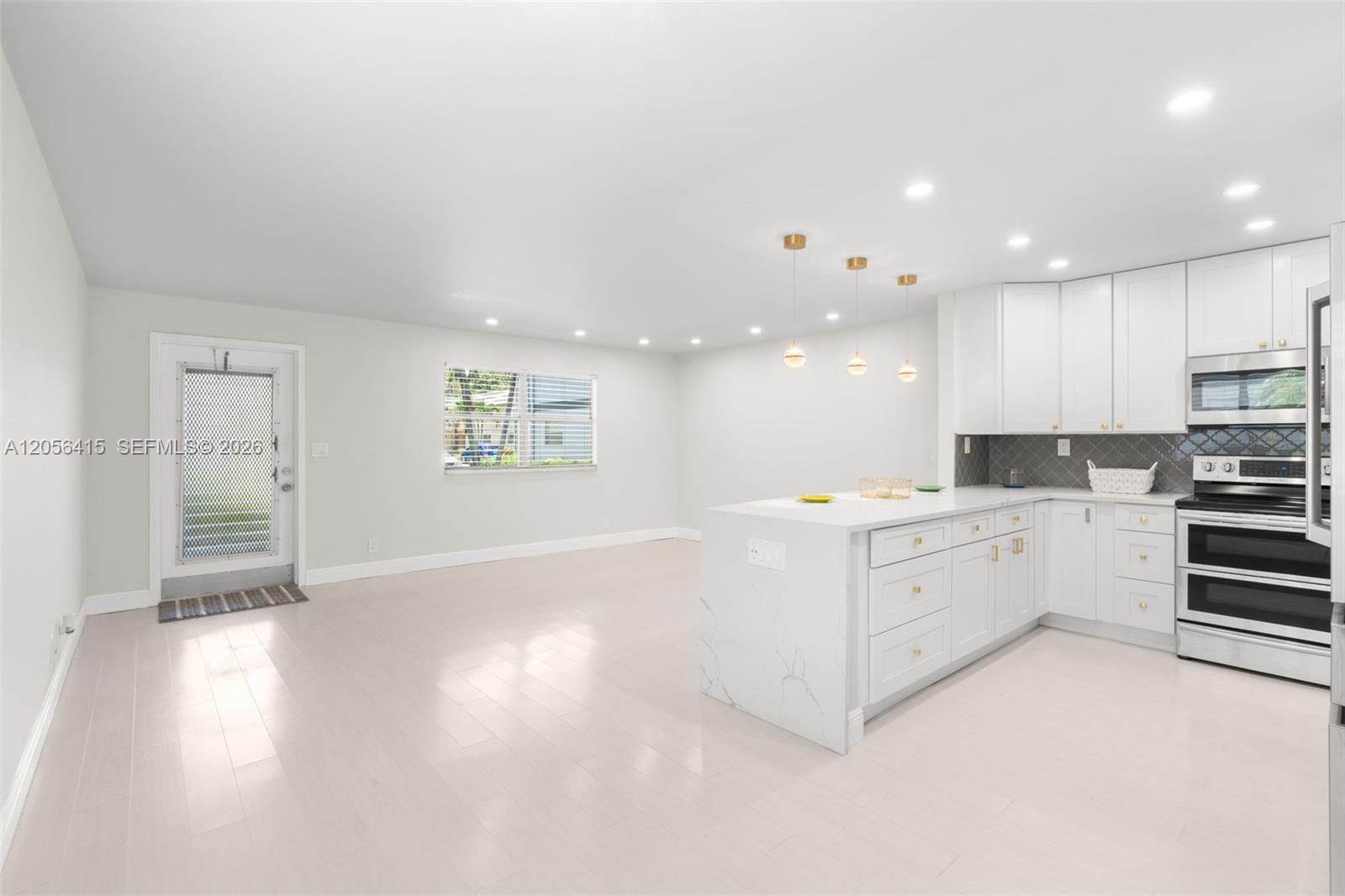 631 N Saxony N, Delray Beach FL 33446 photo 2