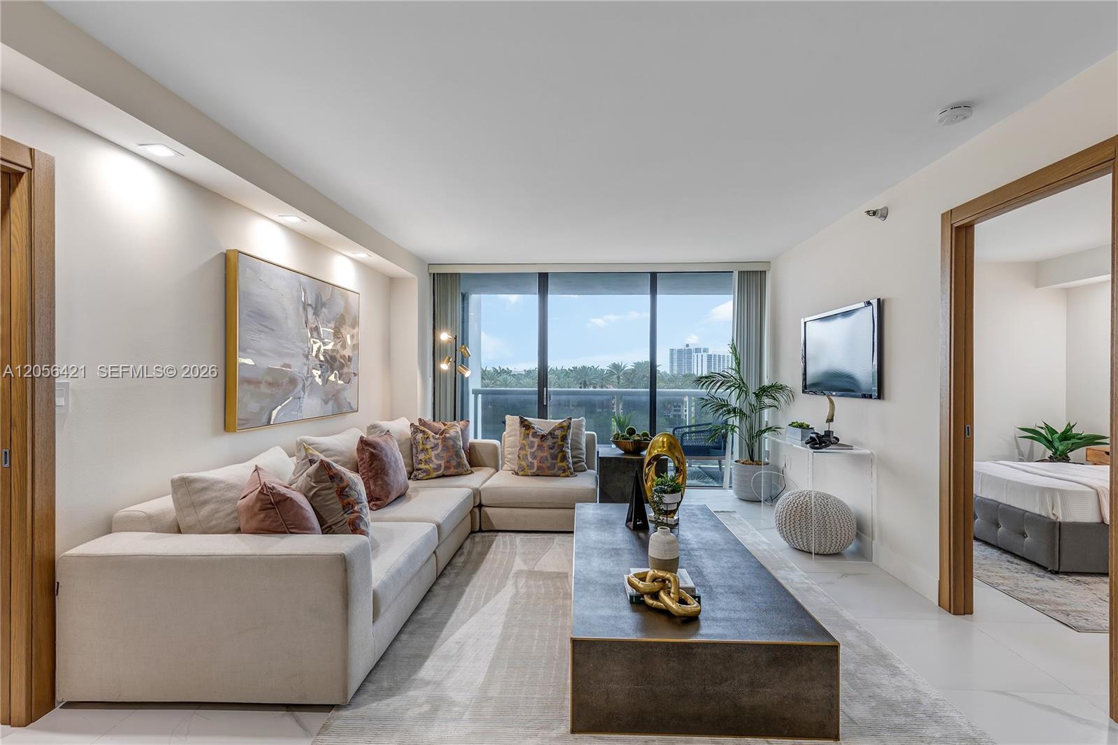 20505 E Country Club Dr # 532, Aventura FL 33180 photo 2