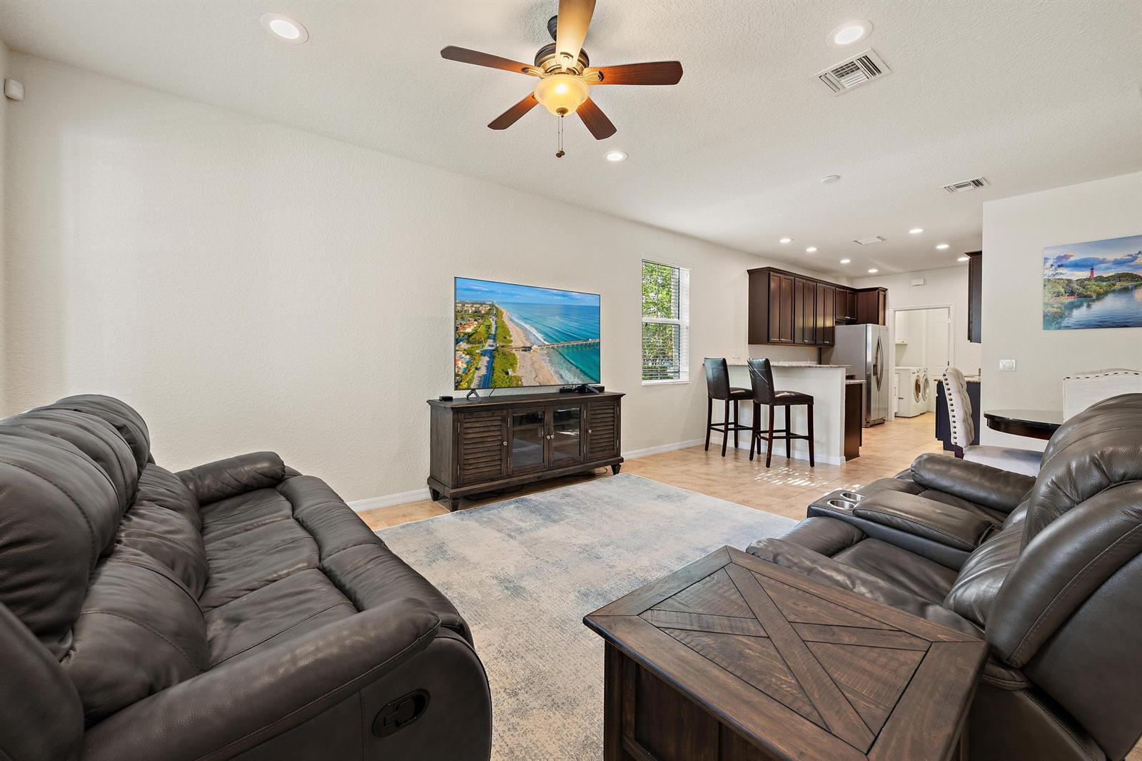 1156 S COMMUNITY Drive, Jupiter FL 33458 photo 2
