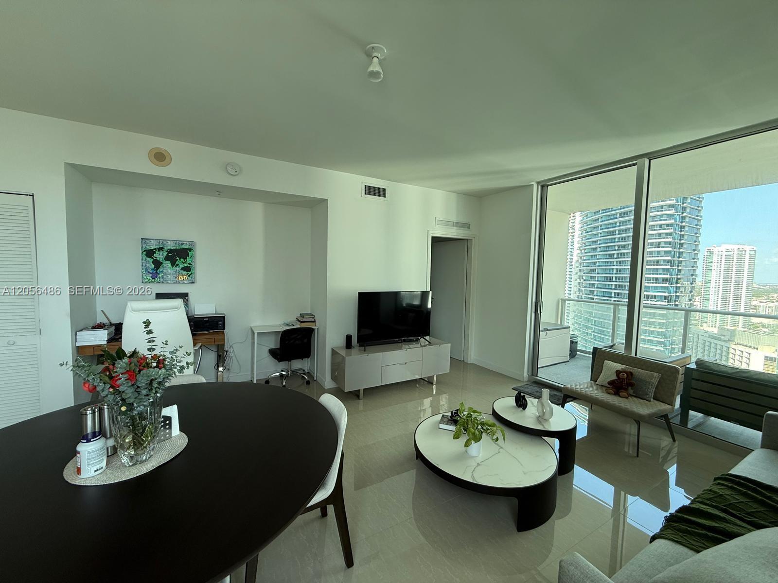 300 S Biscayne Blvd # 3301, Miami FL 33131 photo 2