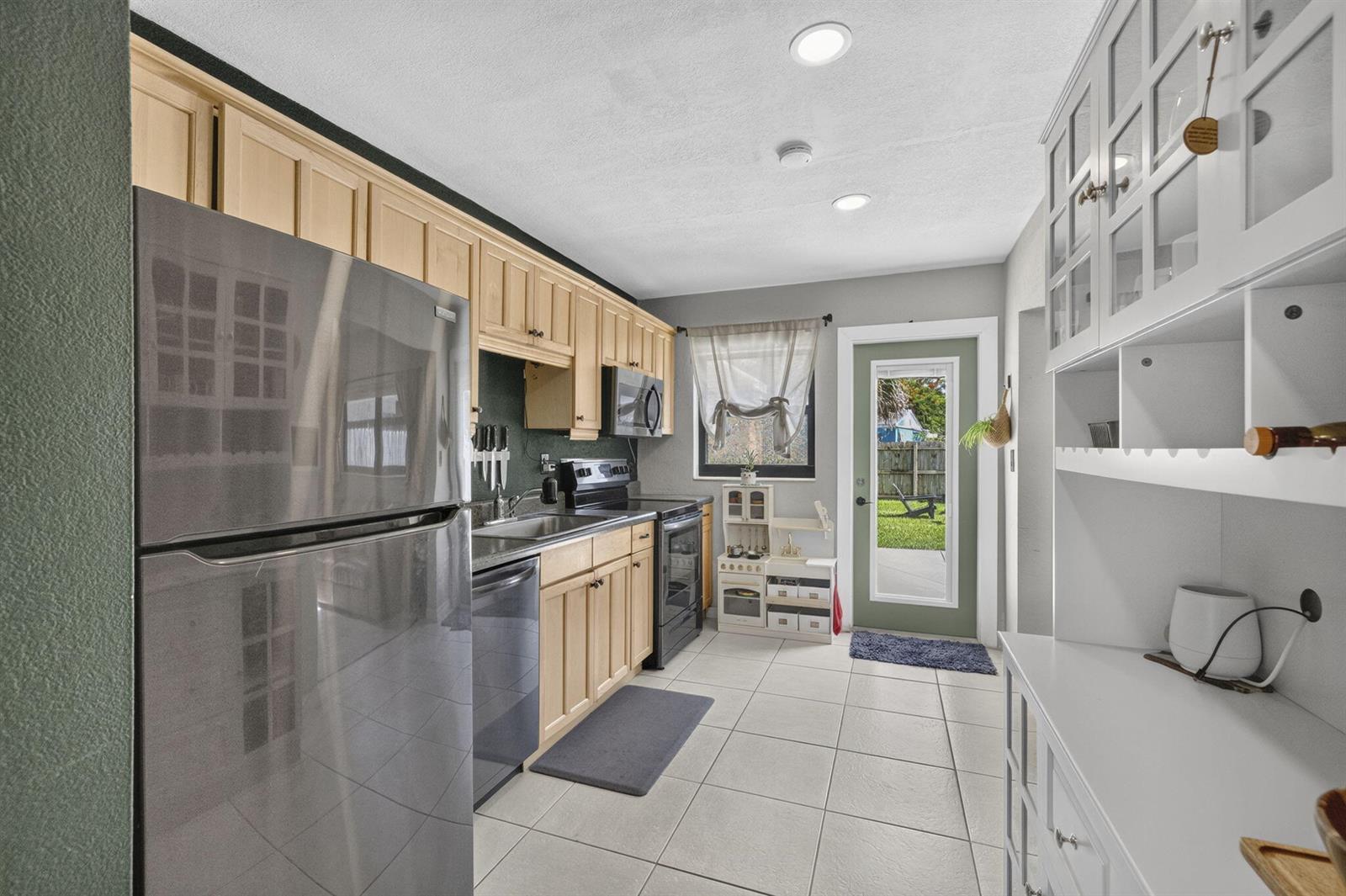 110 NW 56th Street, Oakland Park FL 33309 photo 3