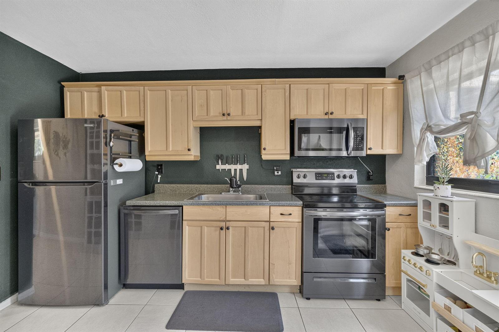 110 NW 56th Street, Oakland Park FL 33309 photo 5