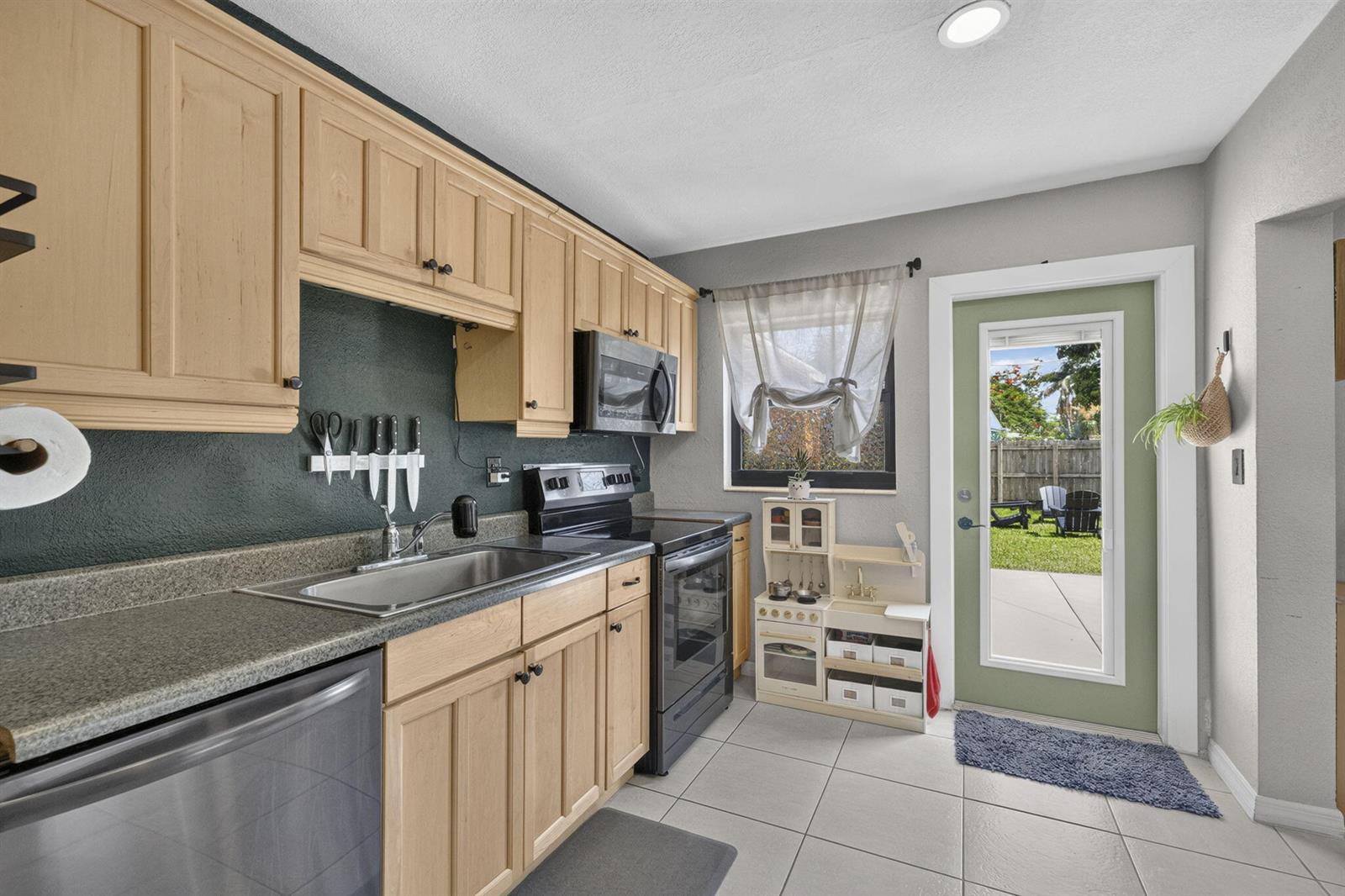 110 NW 56th Street, Oakland Park FL 33309 photo 4