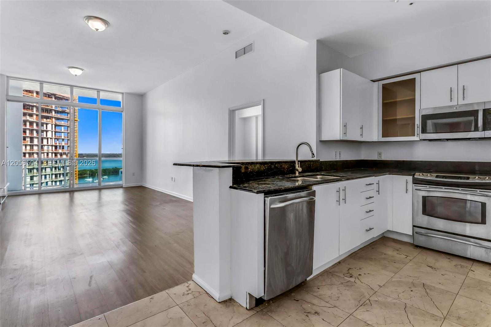 7900 Harbor Island Dr, North Bay Village FL 33141 photo 4