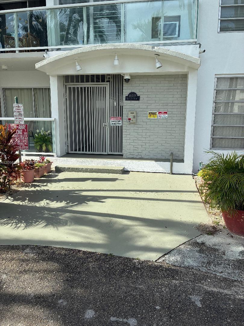 1600 NE 114th St # 106, Miami FL 33181