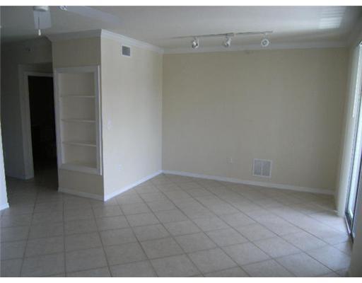 6529 EMERALD DUNES Drive # 302, West Palm Beach FL 33411 photo 5