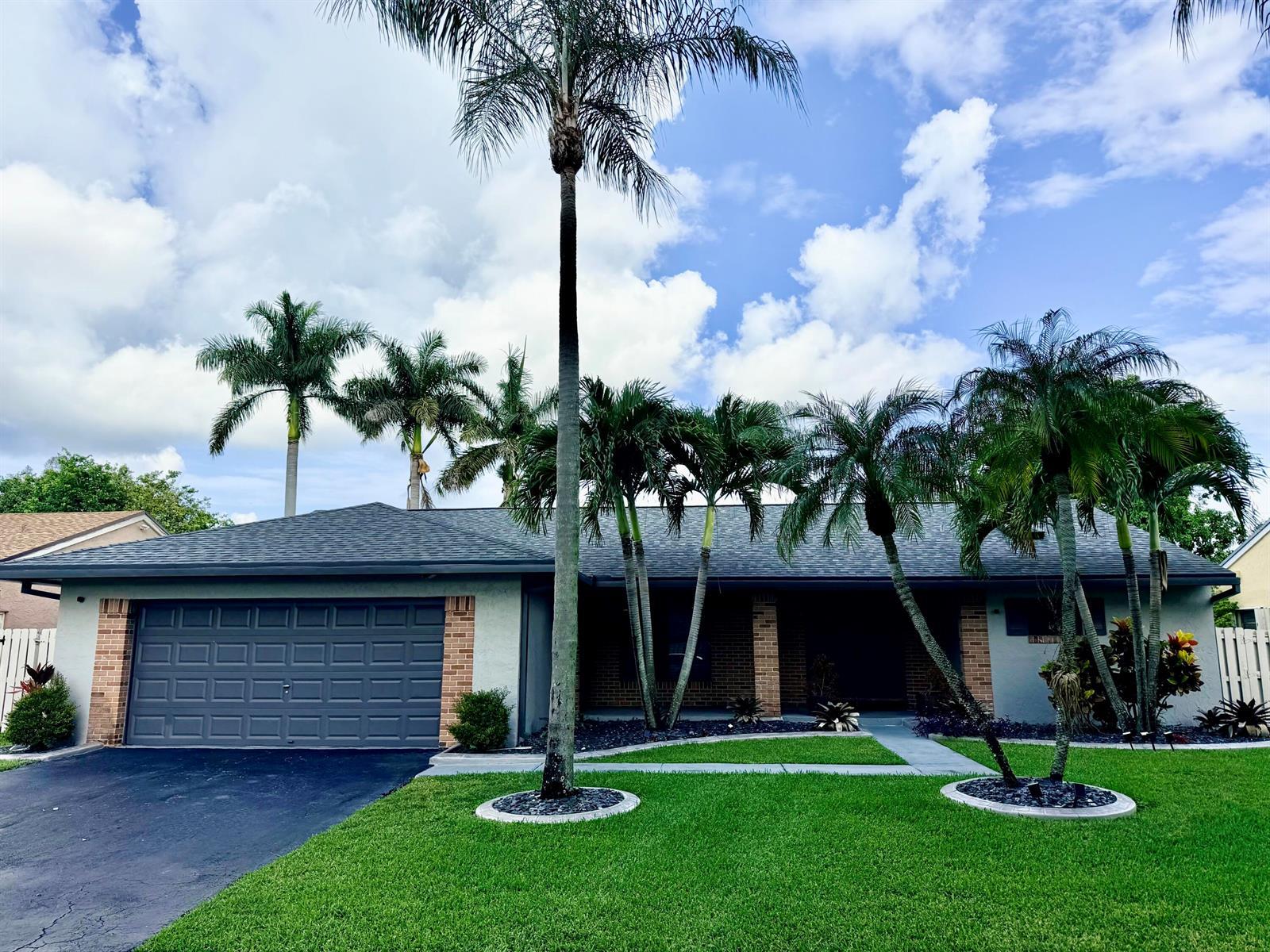 1341 NW WHITE STONE Way, Davie FL 33325