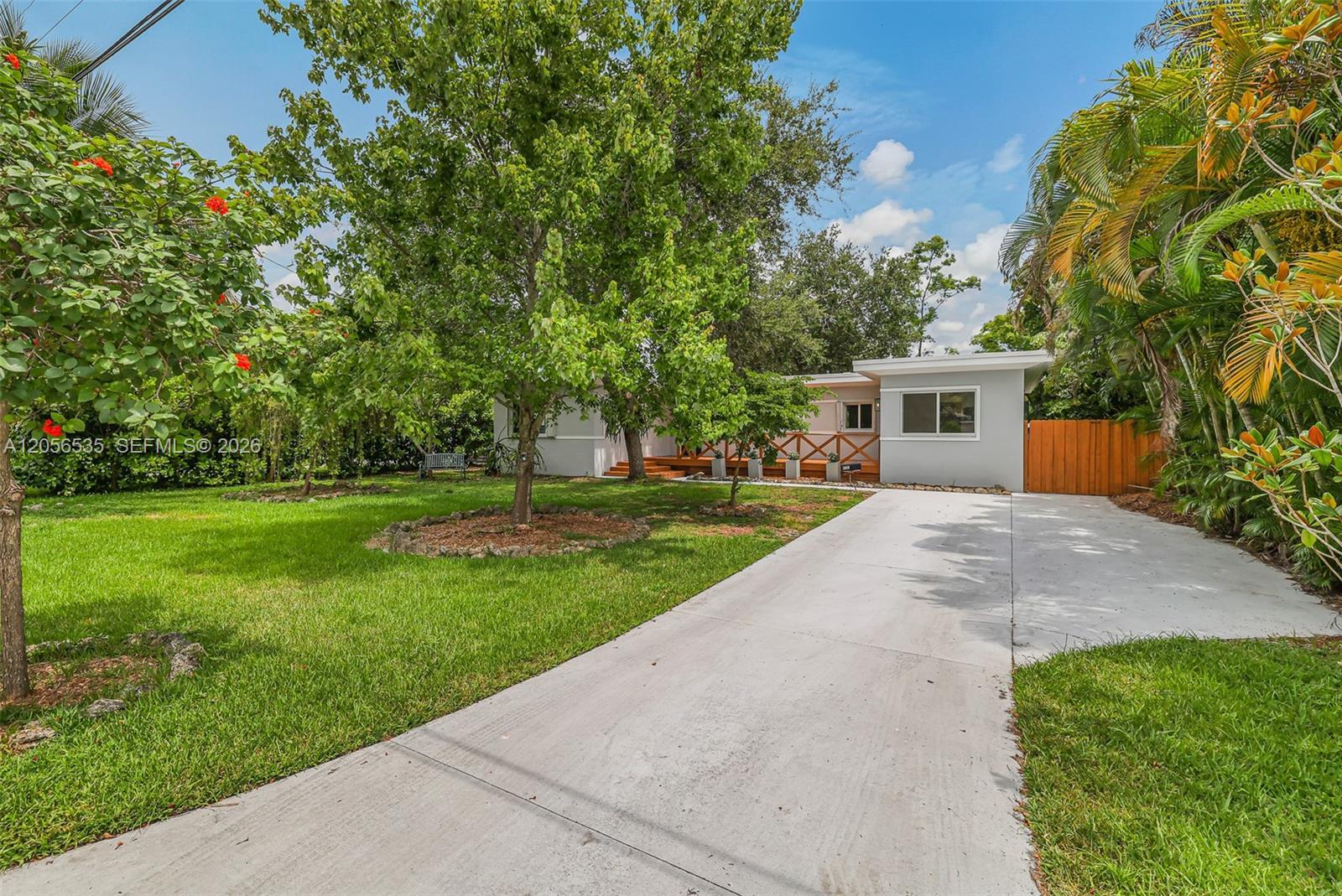 1012 NE 116th St, Biscayne Park FL 33161 photo 2