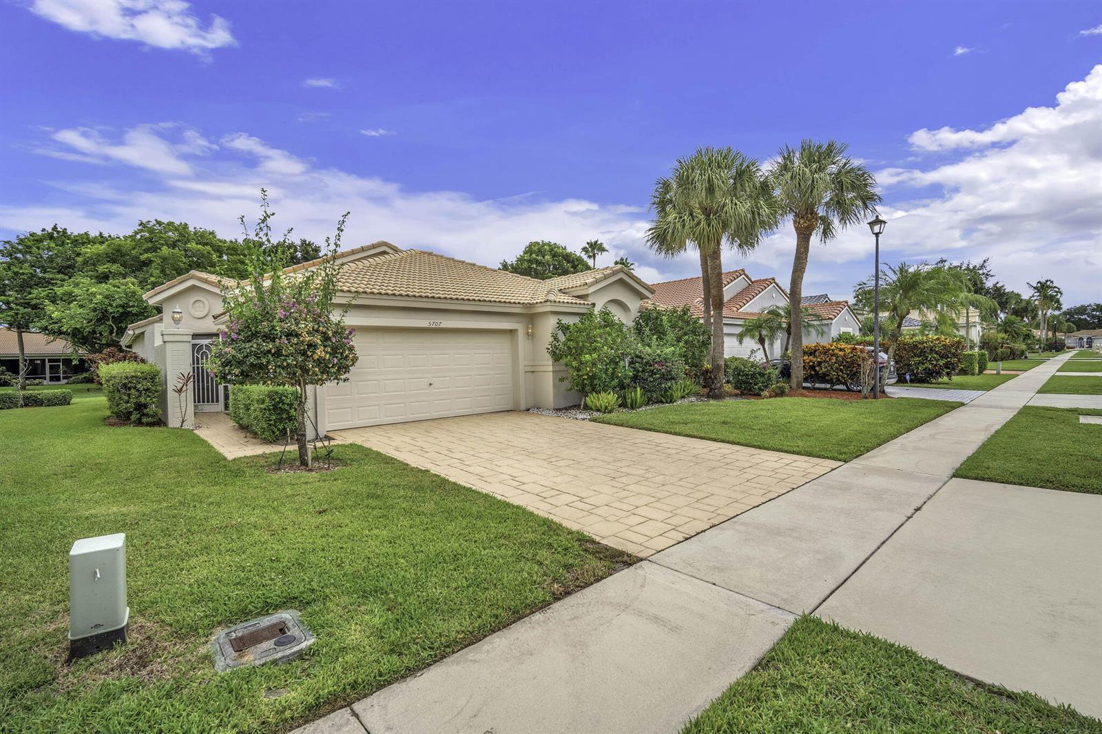 5707 Swaying Palm Lane, Boynton Beach FL 33437 photo 2