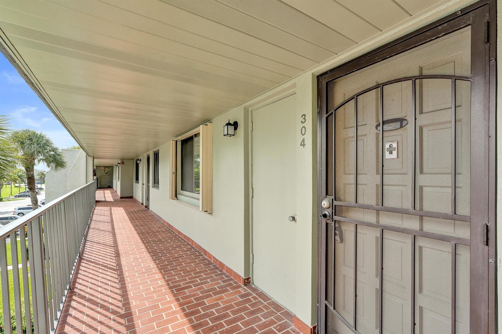 4100 TIVOLI Court # 304, Lake Worth FL 33467 photo 5