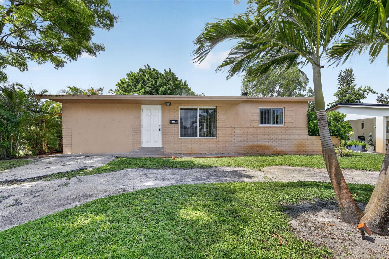 6281 NW 14TH Court, Sunrise FL 33313 photo 2