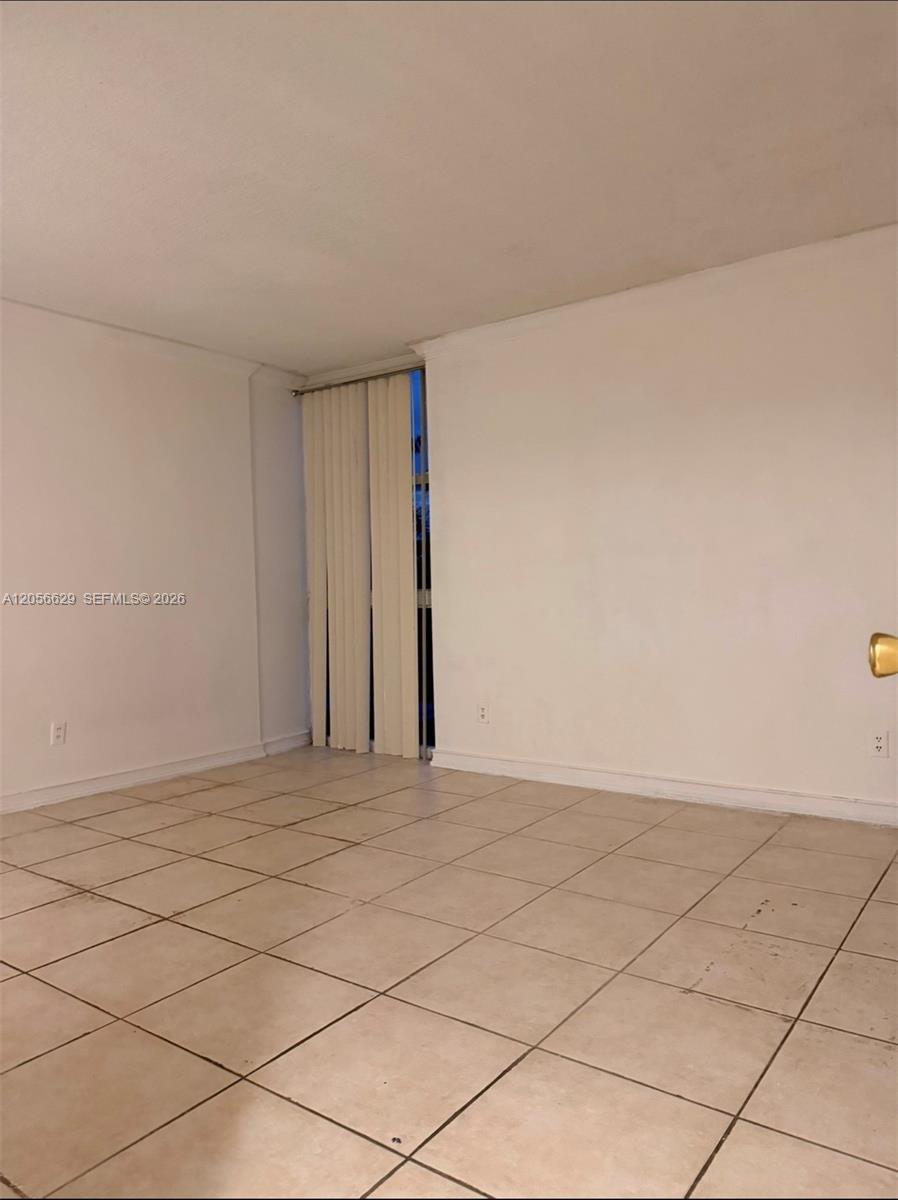 2075 NE 164th St # 204, North Miami Beach FL 33162 photo 4