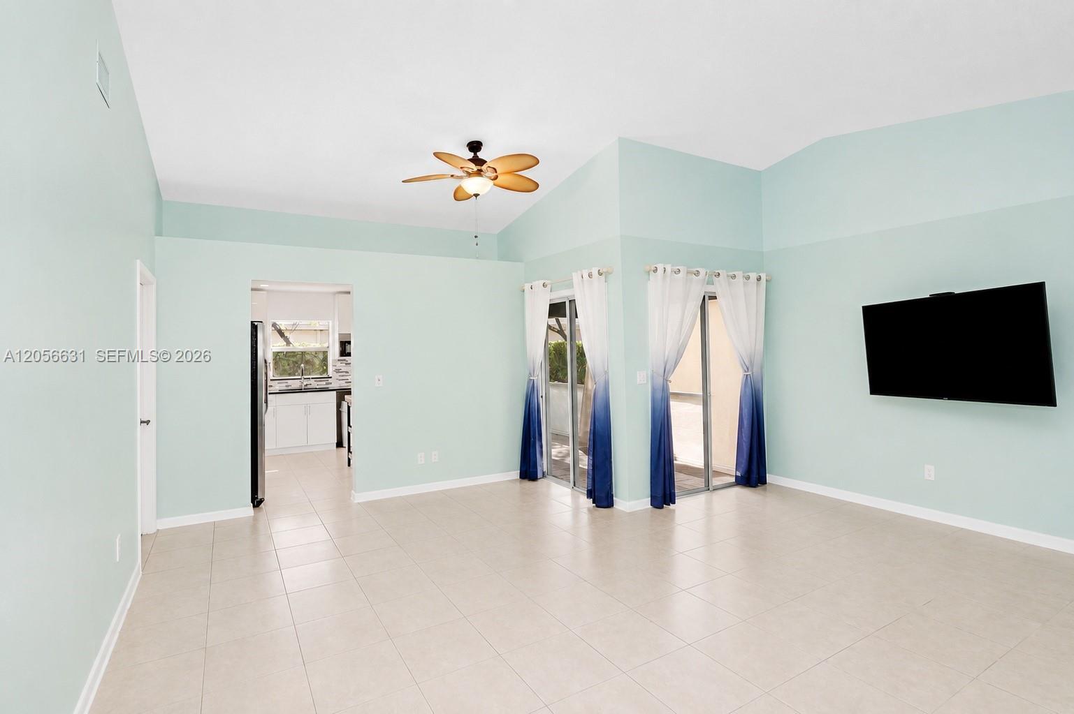 527 SE 21st Dr, Homestead FL 33033 photo 3