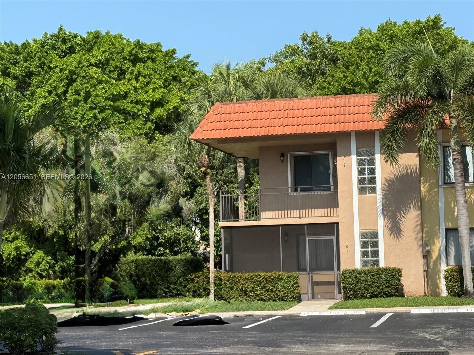435 Lakeview Dr # 201, Weston FL 33326 photo 2