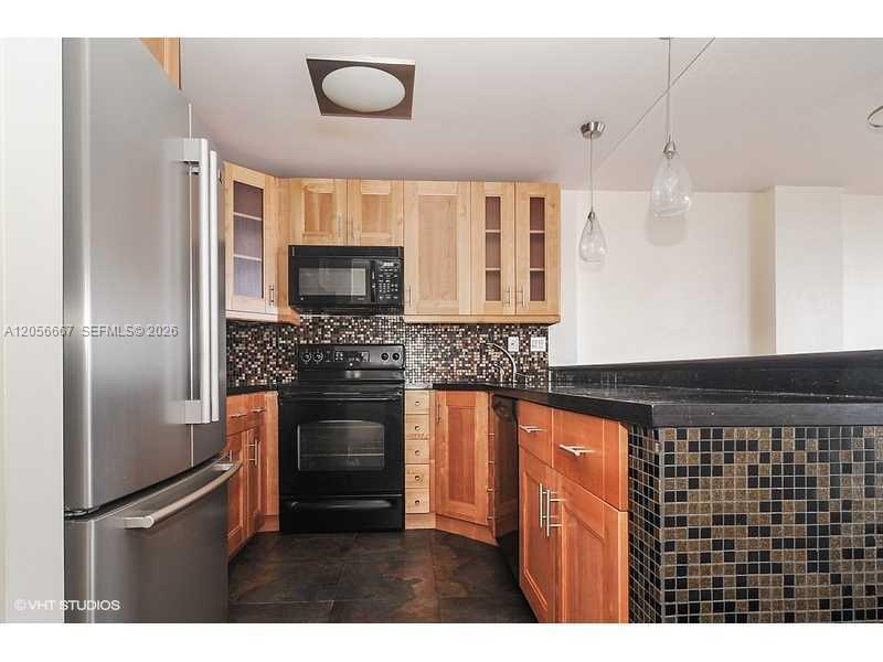 600 NE 36 ST # 1817, Miami FL 33137 photo 3