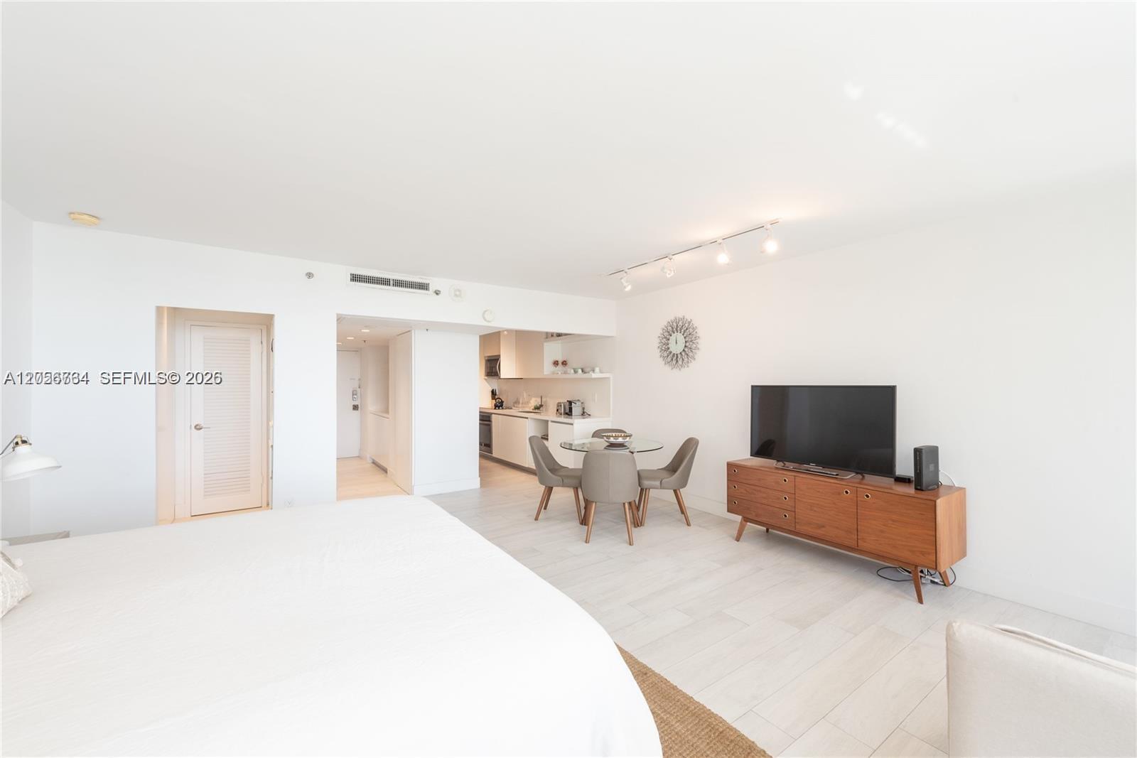 100 Lincoln Rd # 619, Miami Beach FL 33139 photo 5