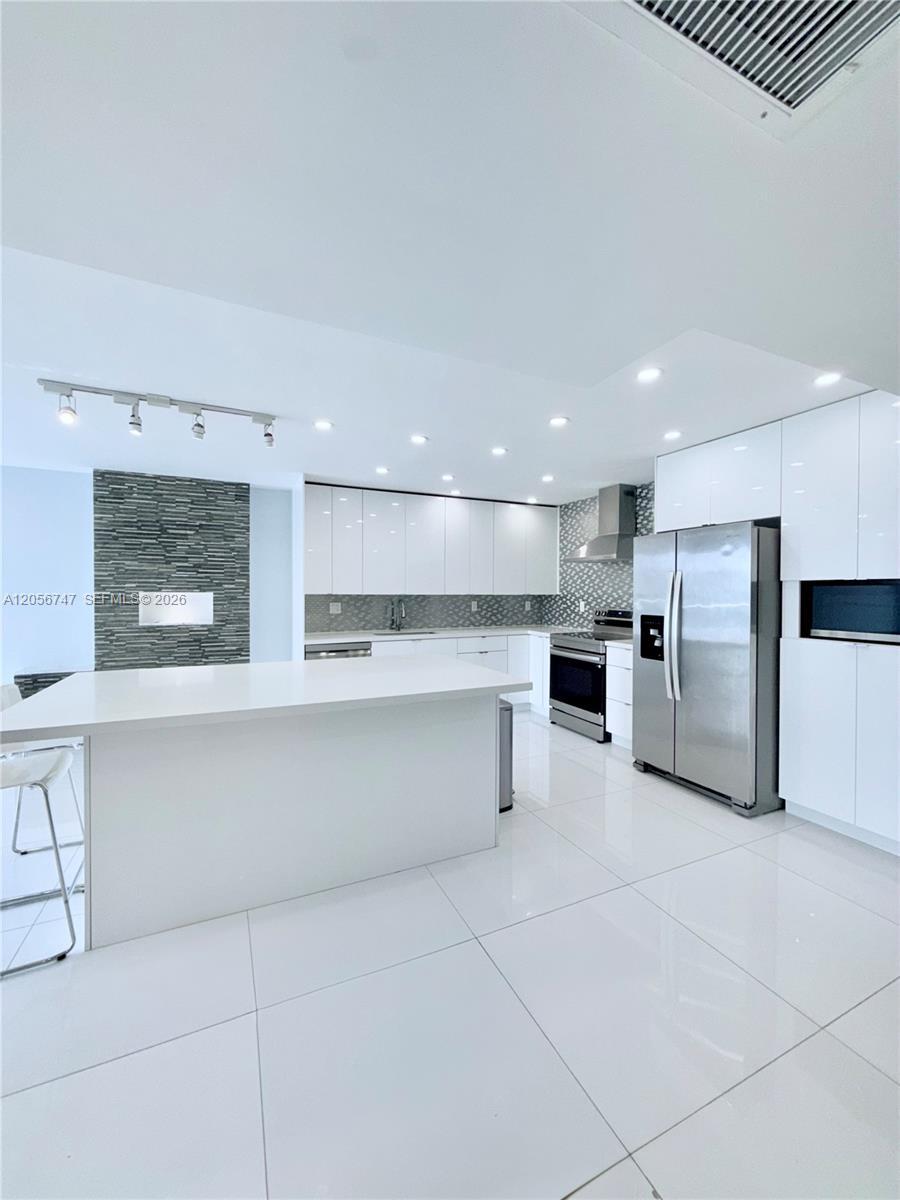 19390 Collins Ave # 907, Sunny Isles Beach FL 33160 photo 3