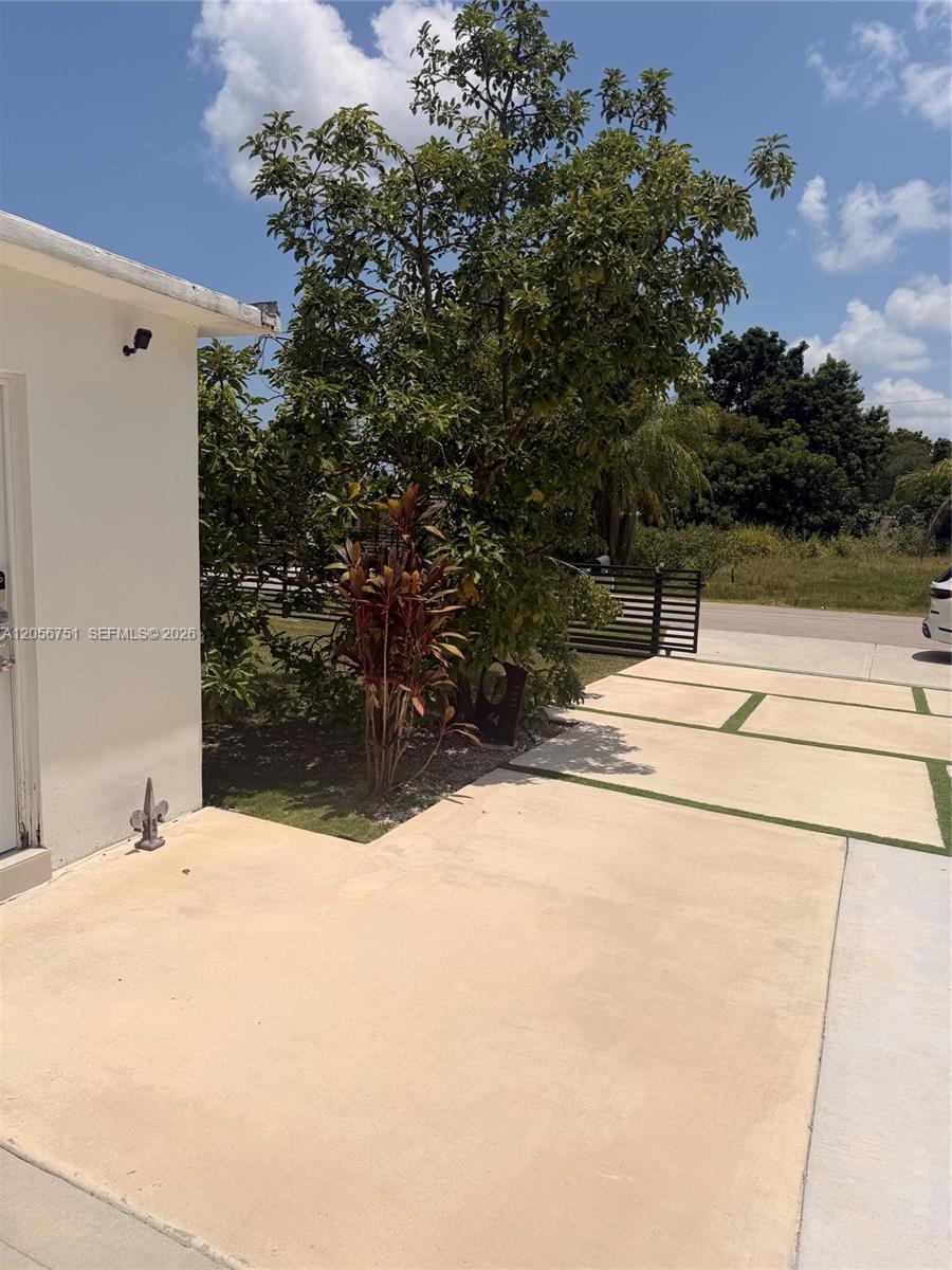 14985 Leisure Dr, Homestead FL 33033 photo 5