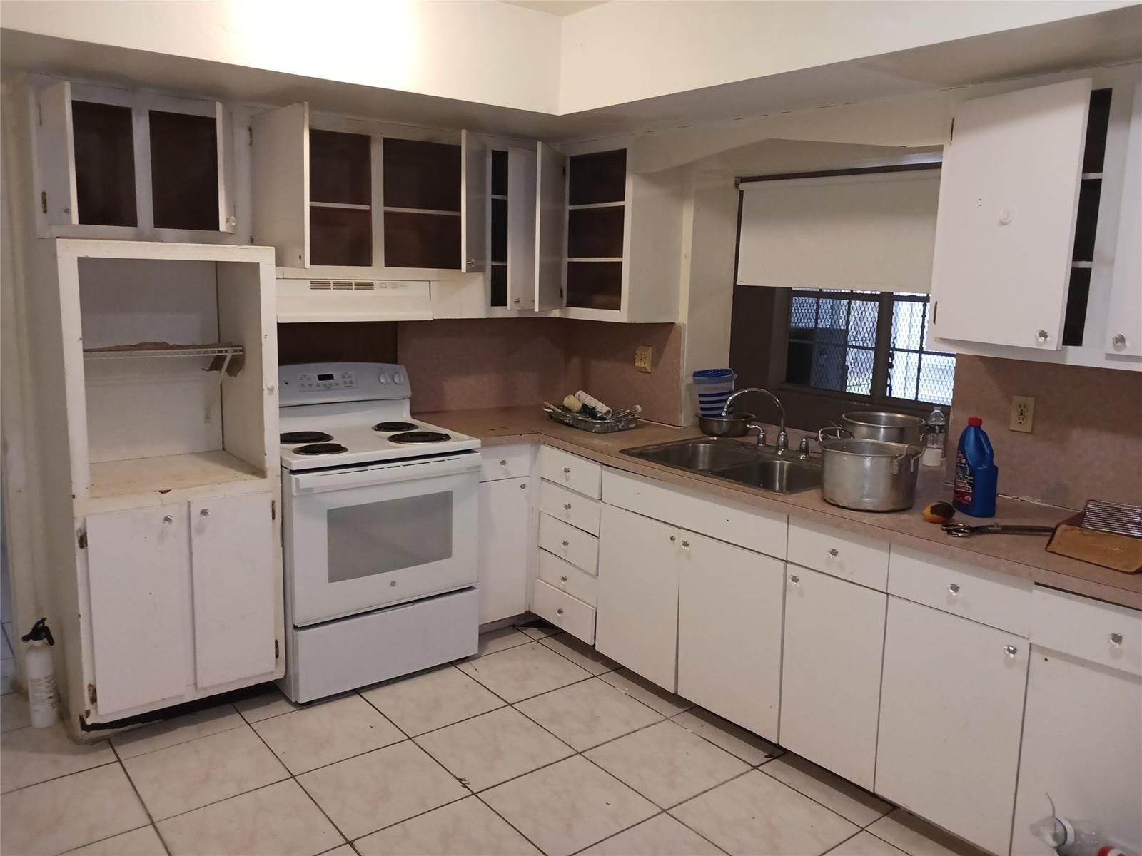 7757 SE EMBASSY Boulevard, Miramar FL 33023 photo 5