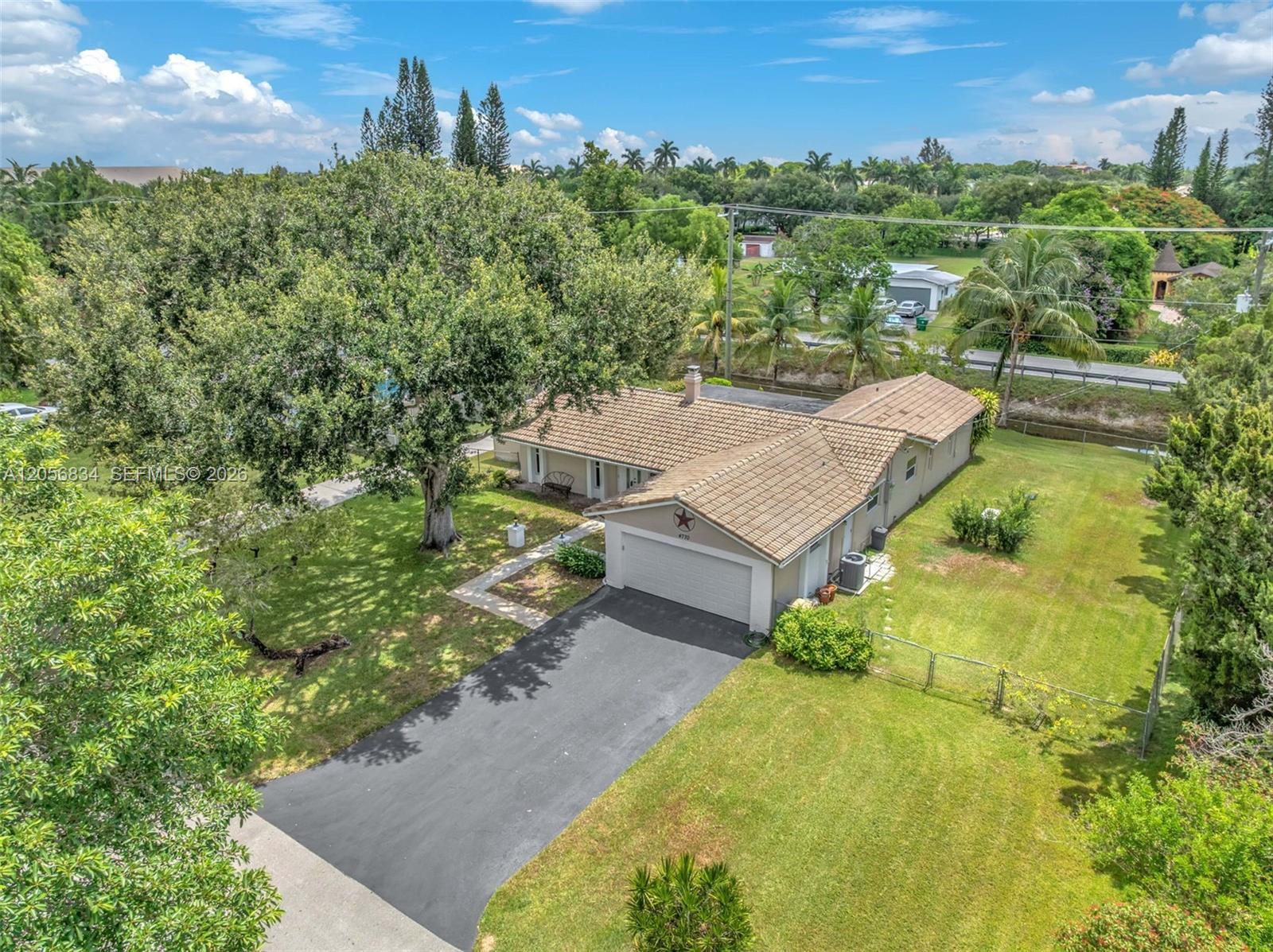 4770 SW 70th Ter, Davie FL 33314 photo 3