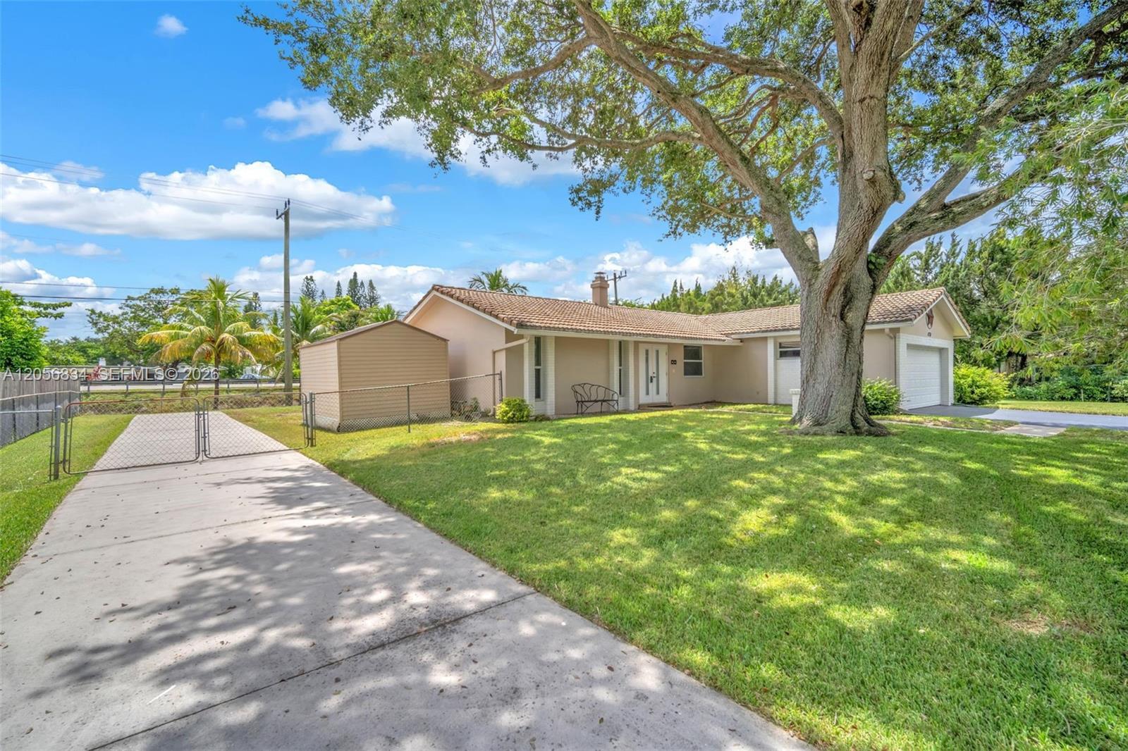 4770 SW 70th Ter, Davie FL 33314 photo 4
