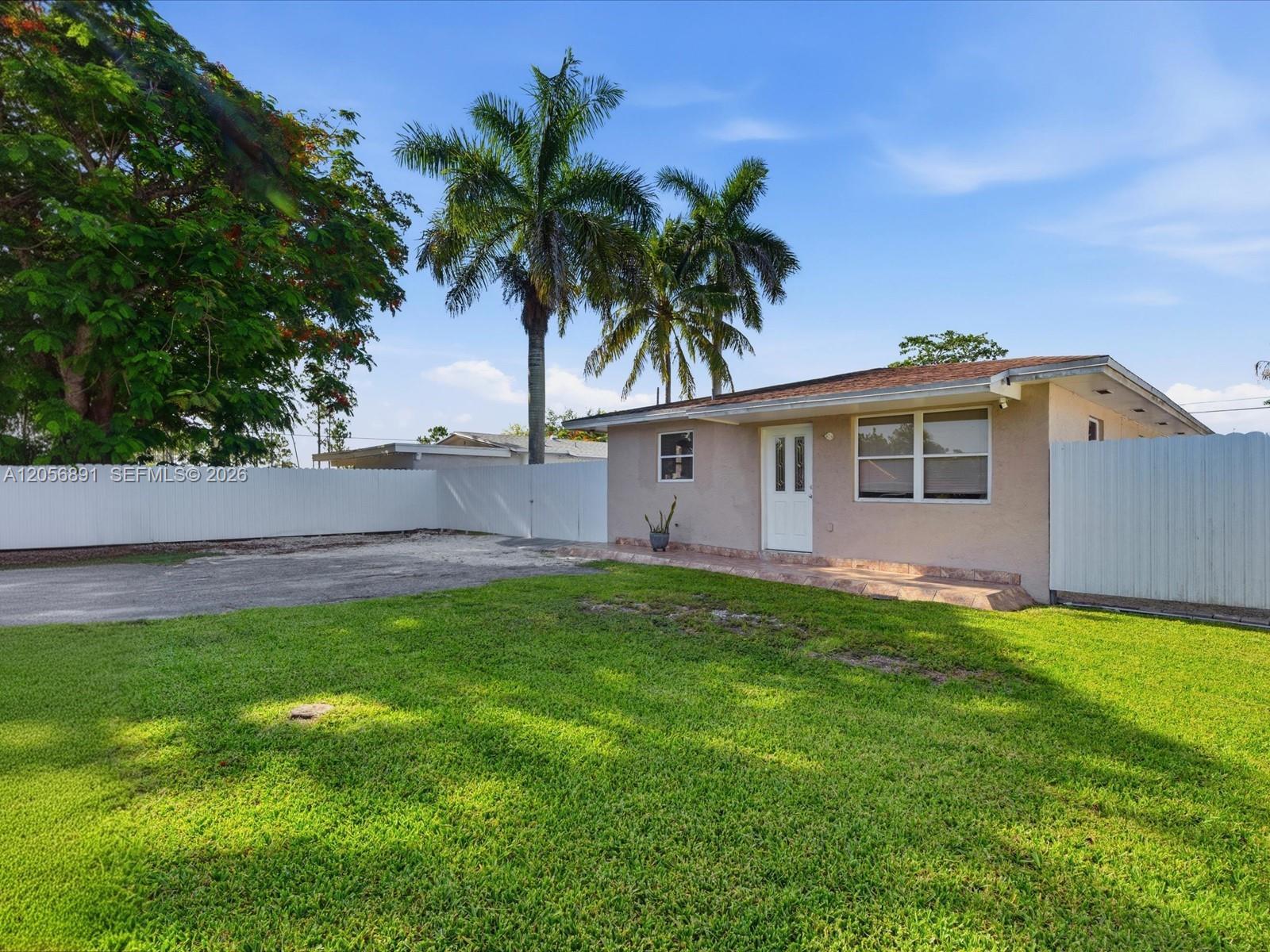 827 SW 3rd St, Florida City FL 33034 photo 2