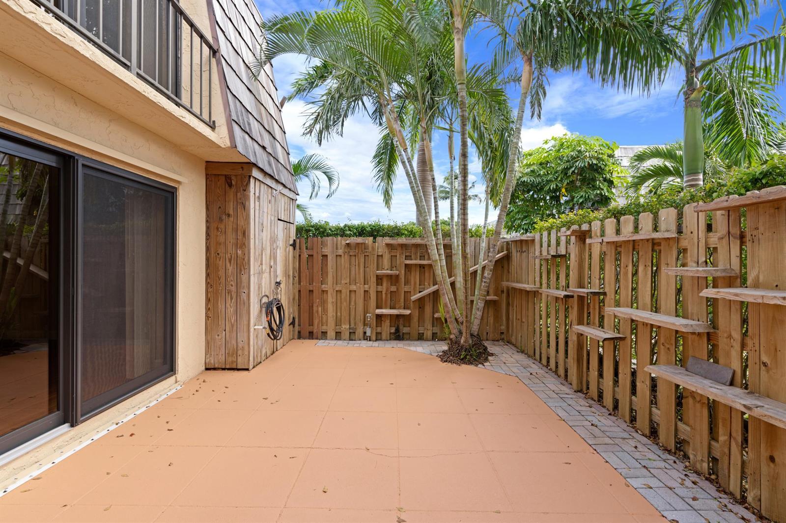 2327 Waterside Drive, Lake Worth FL 33461 photo 2