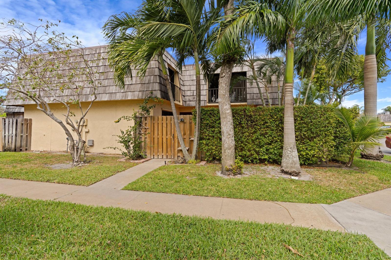 2327 Waterside Drive, Lake Worth FL 33461 photo 3